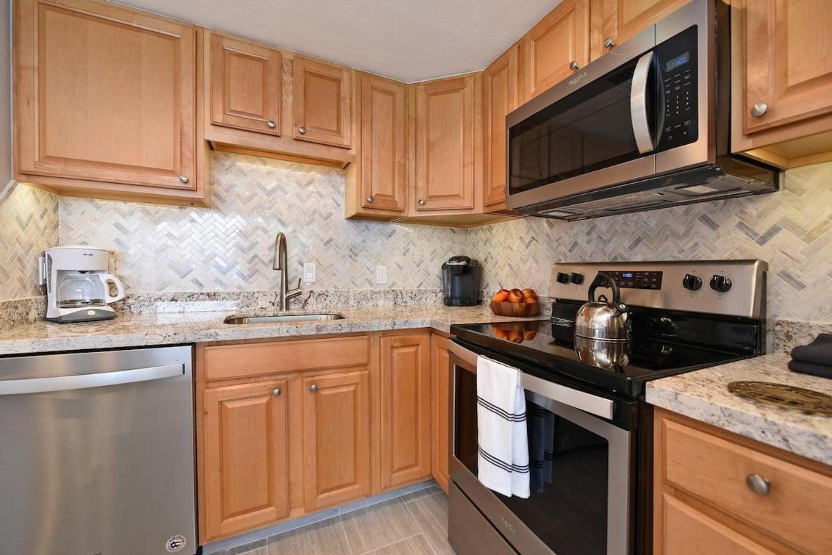 Maui Kai 601 · MK 601 Remodeled Oceanfront Condo w AC Pool