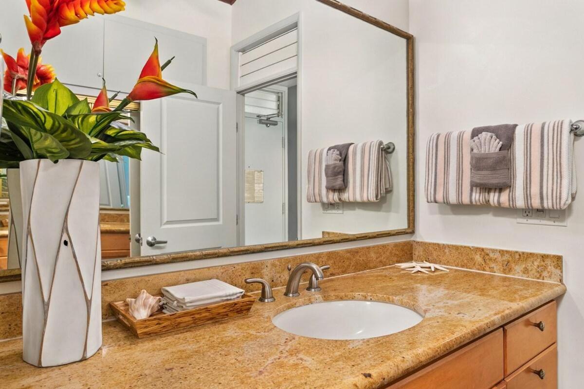 Napili Shores D227 · NS D227 OceanFront Resort w Pool