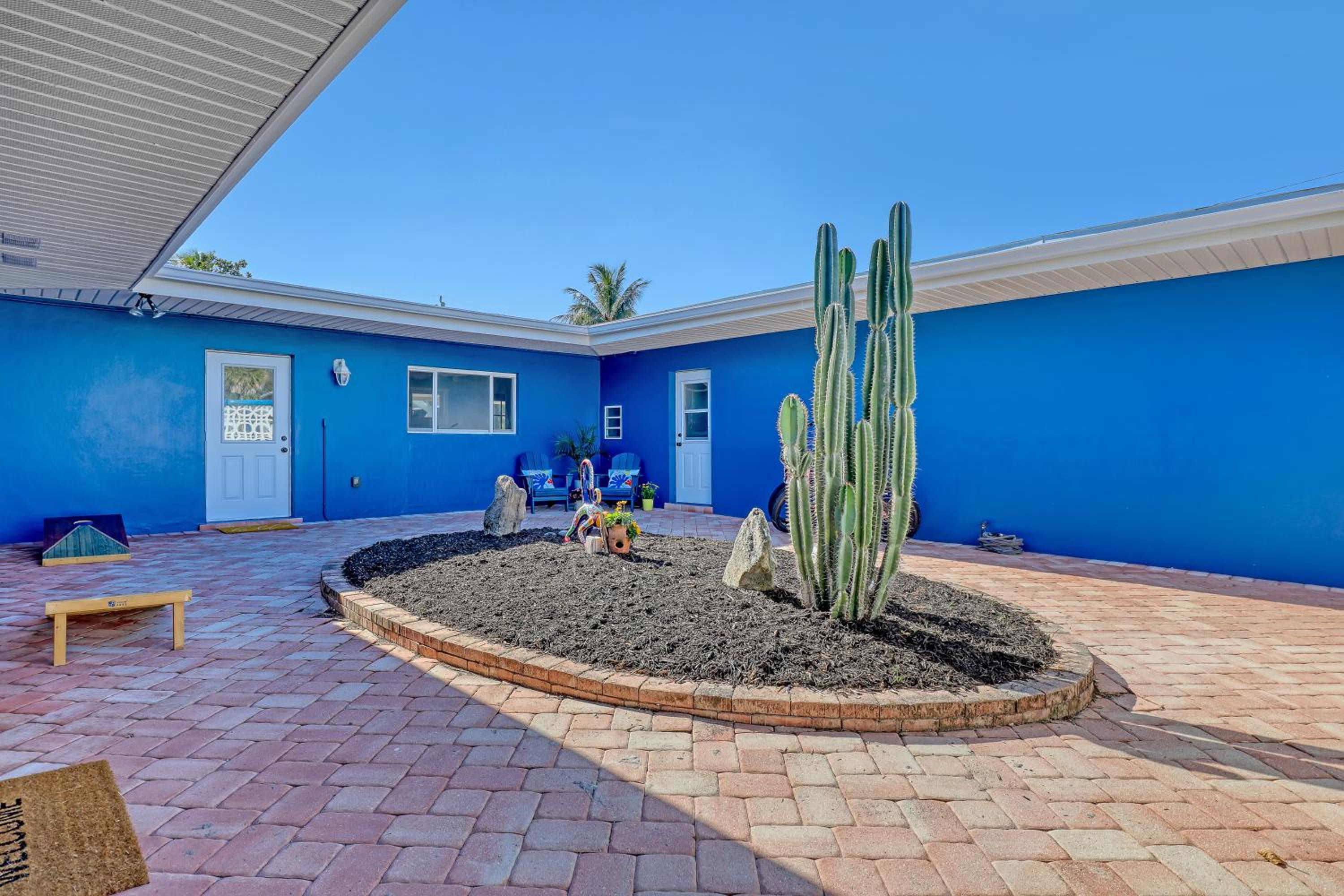 Vibrant Coastal Cottage with Pool, photo 31