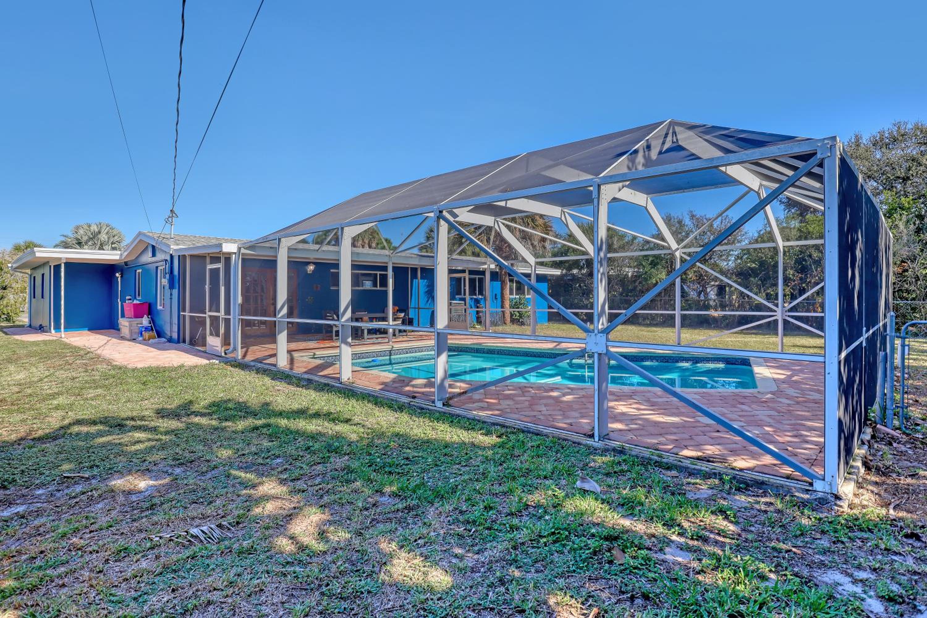 Vibrant Coastal Cottage with Pool, photo 16