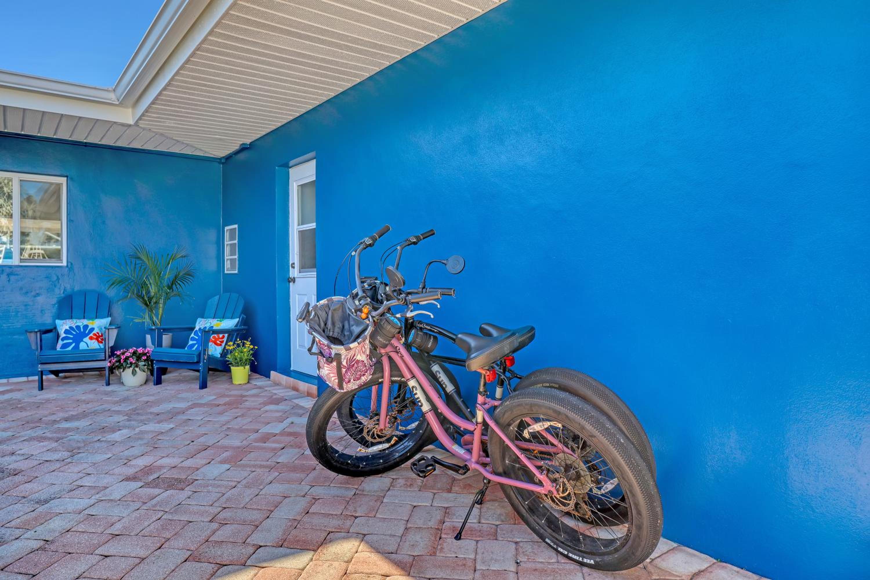 Vibrant Coastal Cottage with Pool, photo 30
