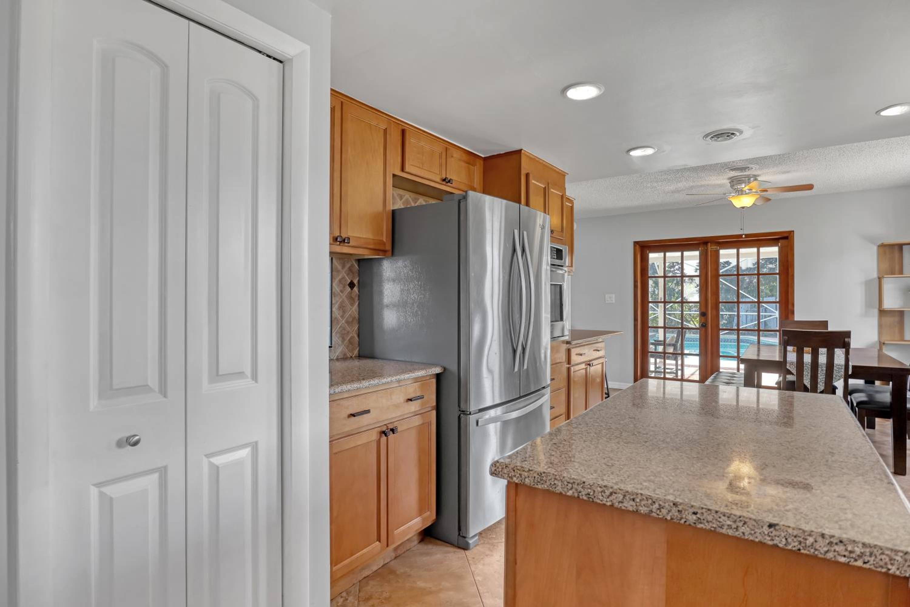 Vibrant Coastal Cottage with Pool, photo 47