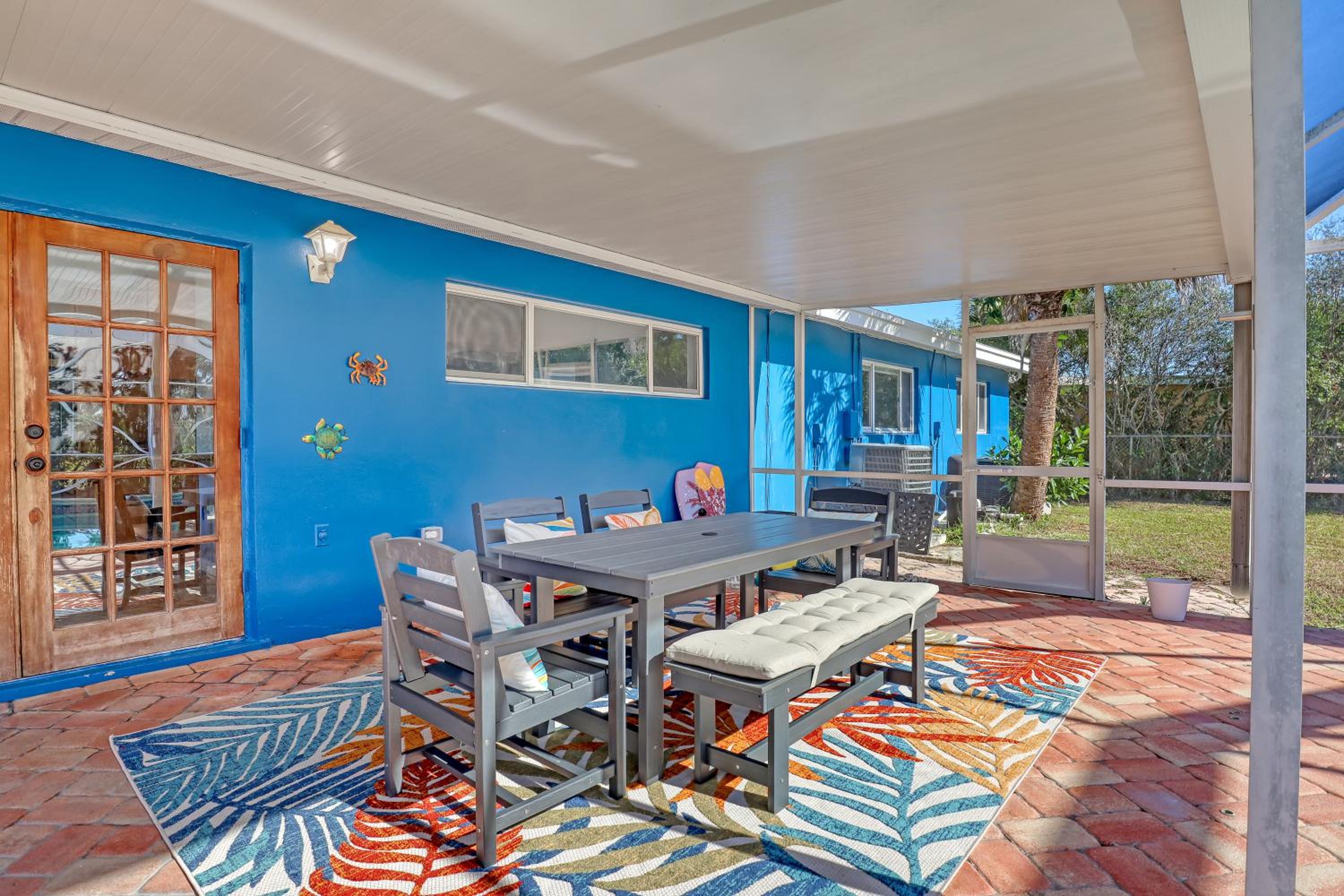 Vibrant Coastal Cottage with Pool, photo 28