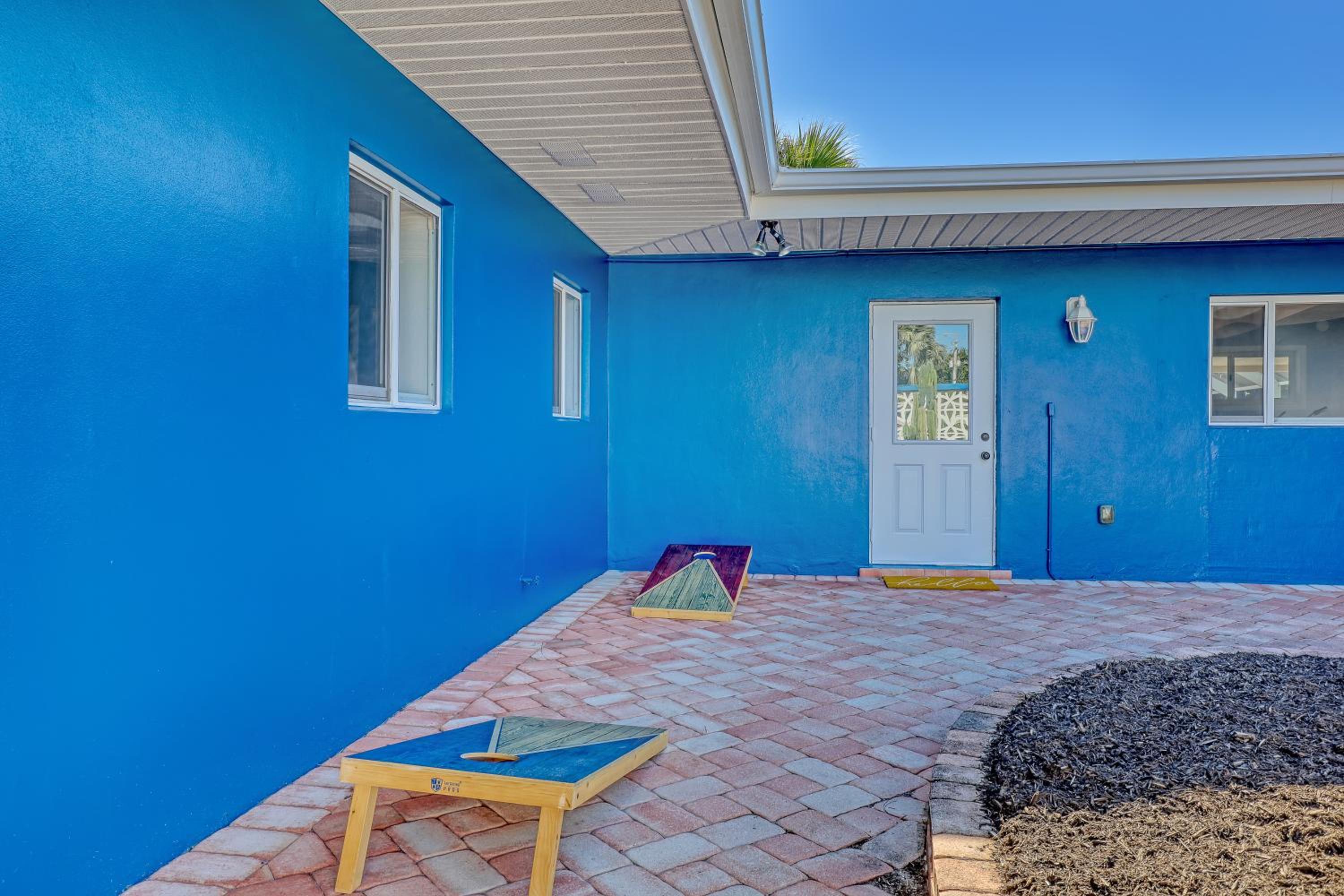 Vibrant Coastal Cottage with Pool, photo 11
