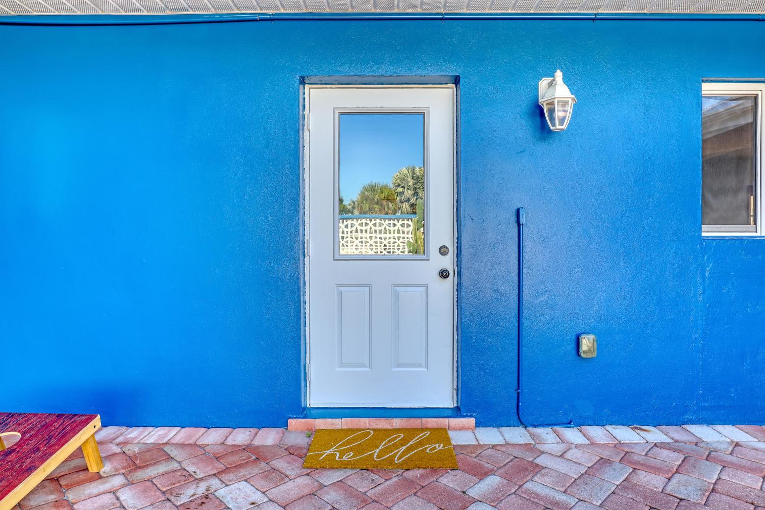 Vibrant Coastal Cottage with Pool, photo 48