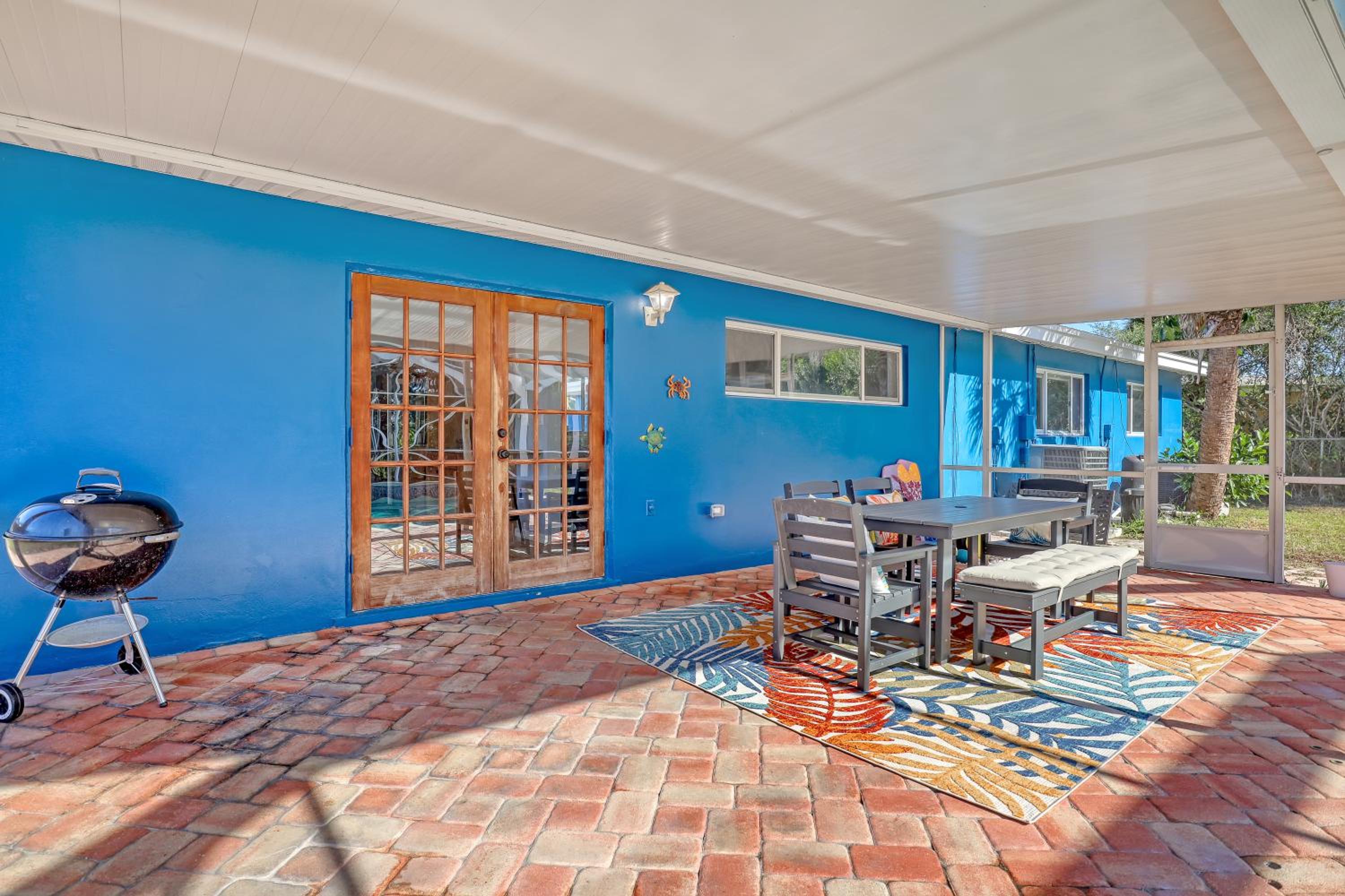 Vibrant Coastal Cottage with Pool, photo 7