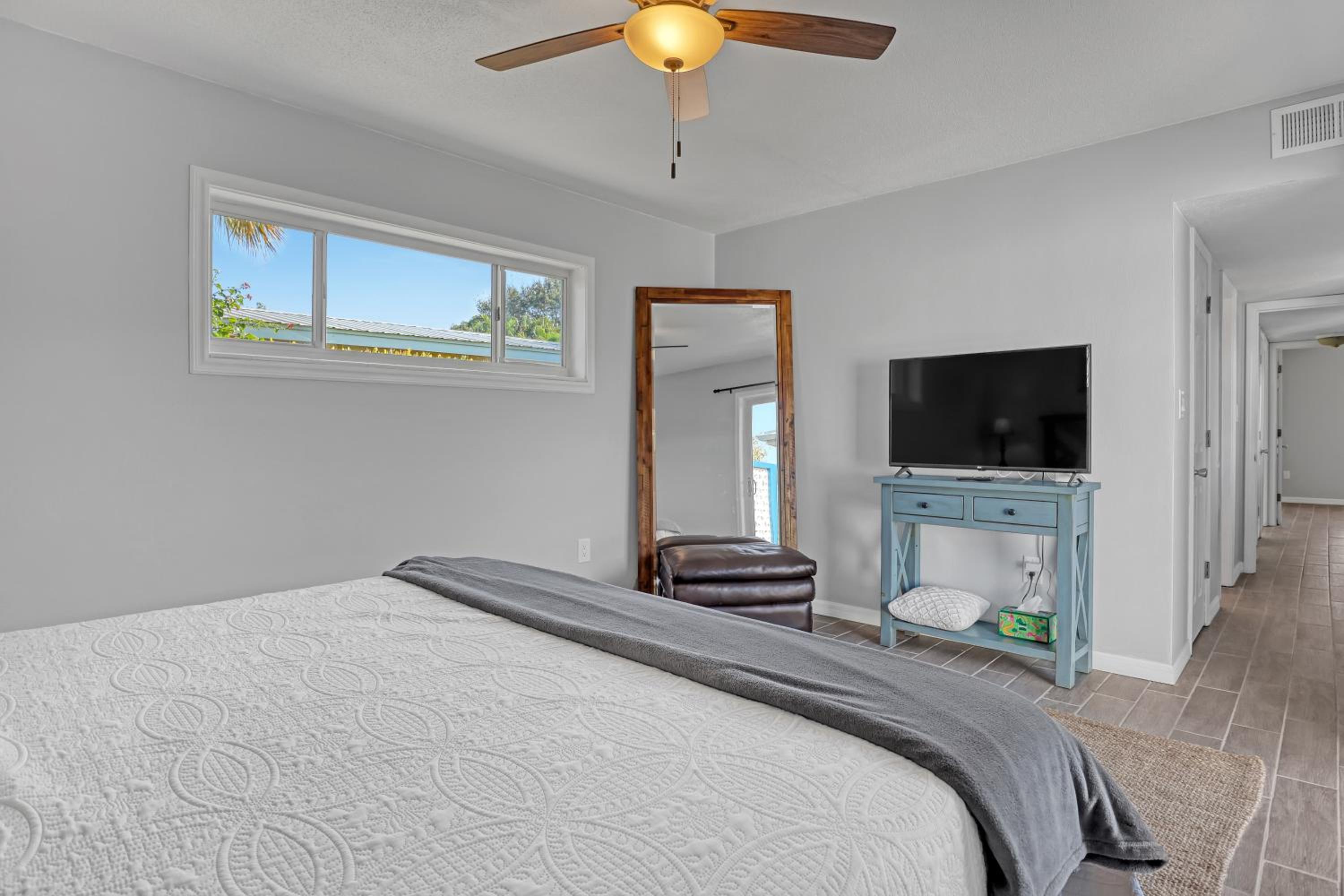 Vibrant Coastal Cottage with Pool, photo 23