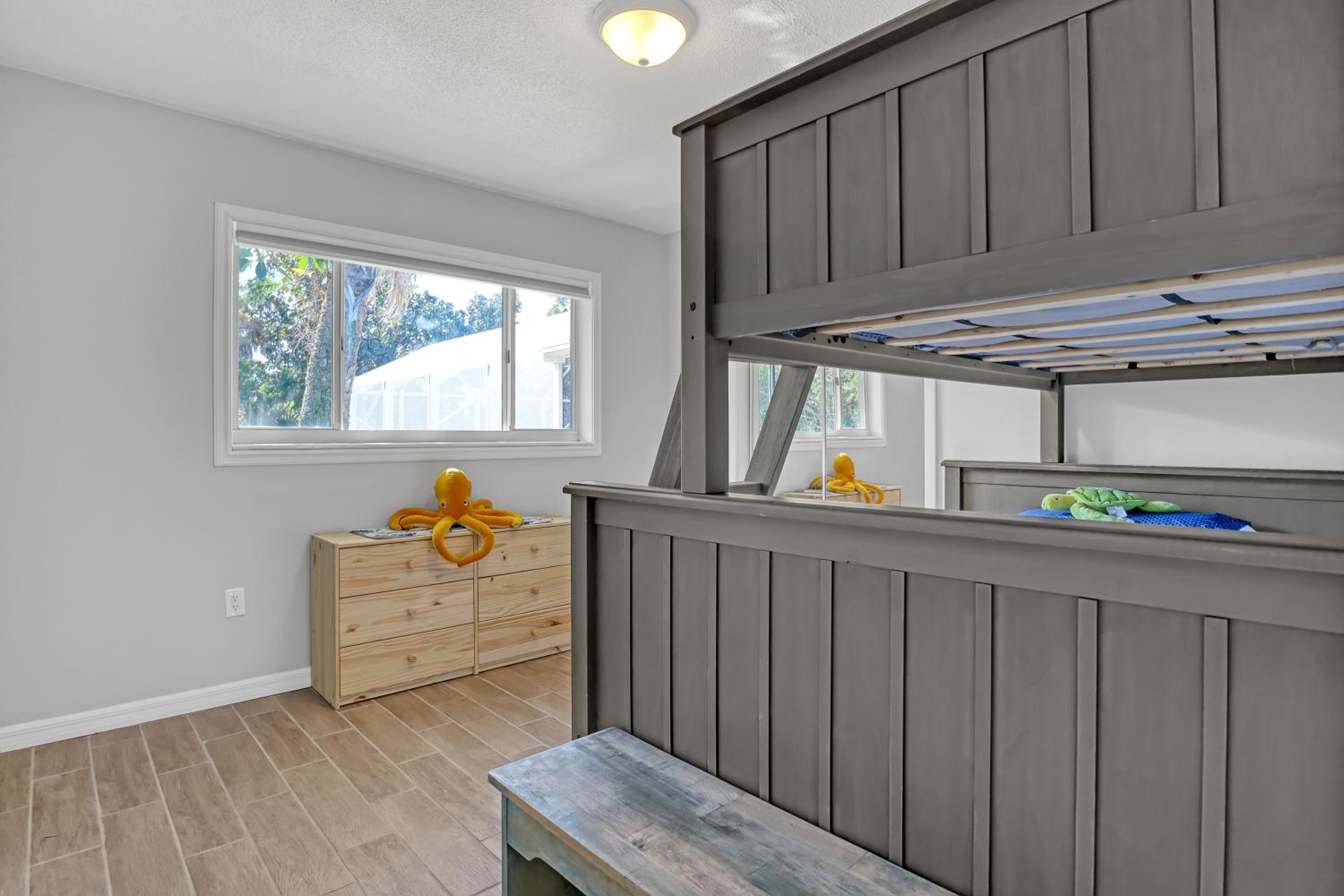 Vibrant Coastal Cottage with Pool, photo 14