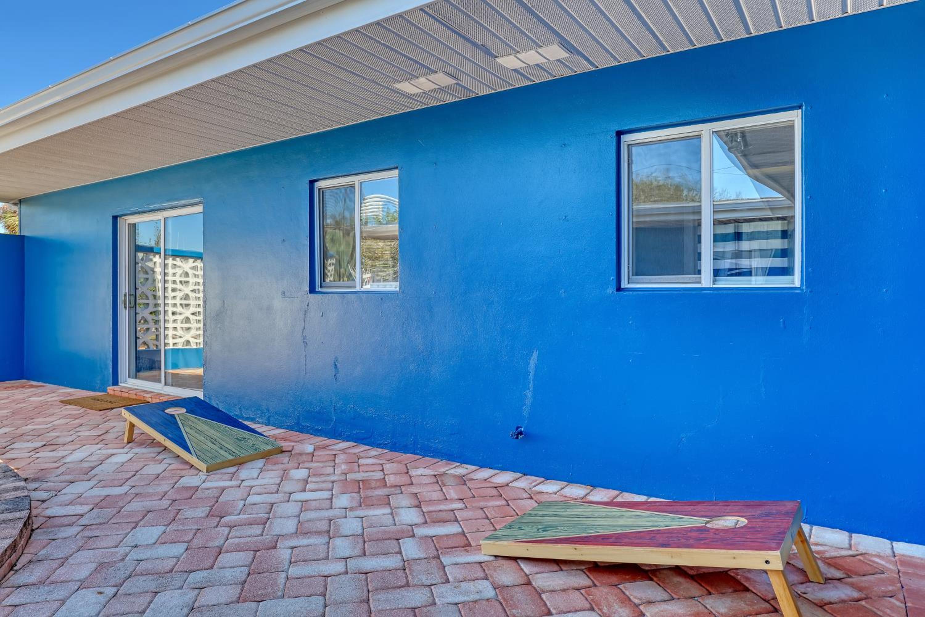 Vibrant Coastal Cottage with Pool, photo 43