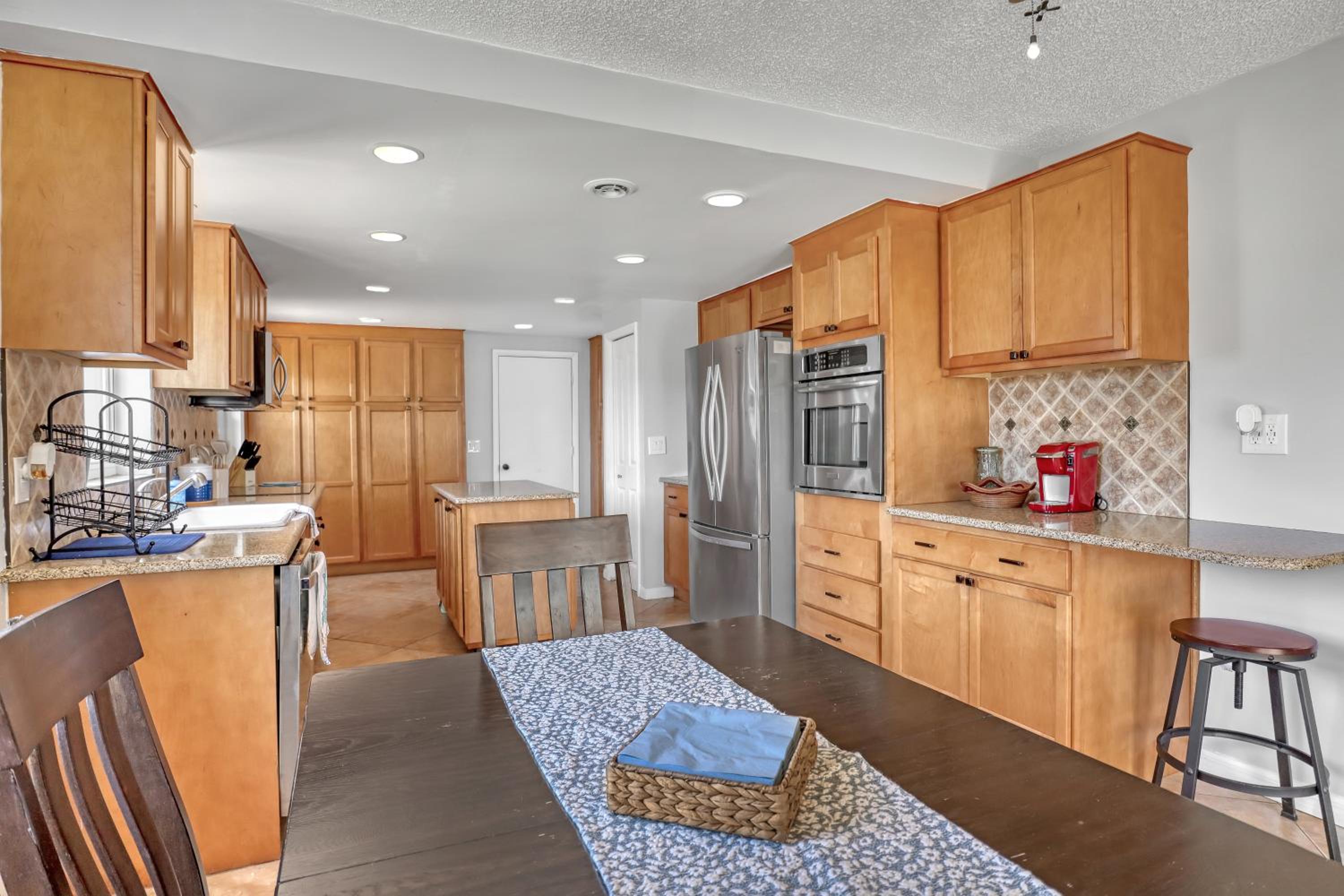 Vibrant Coastal Cottage with Pool, photo 19