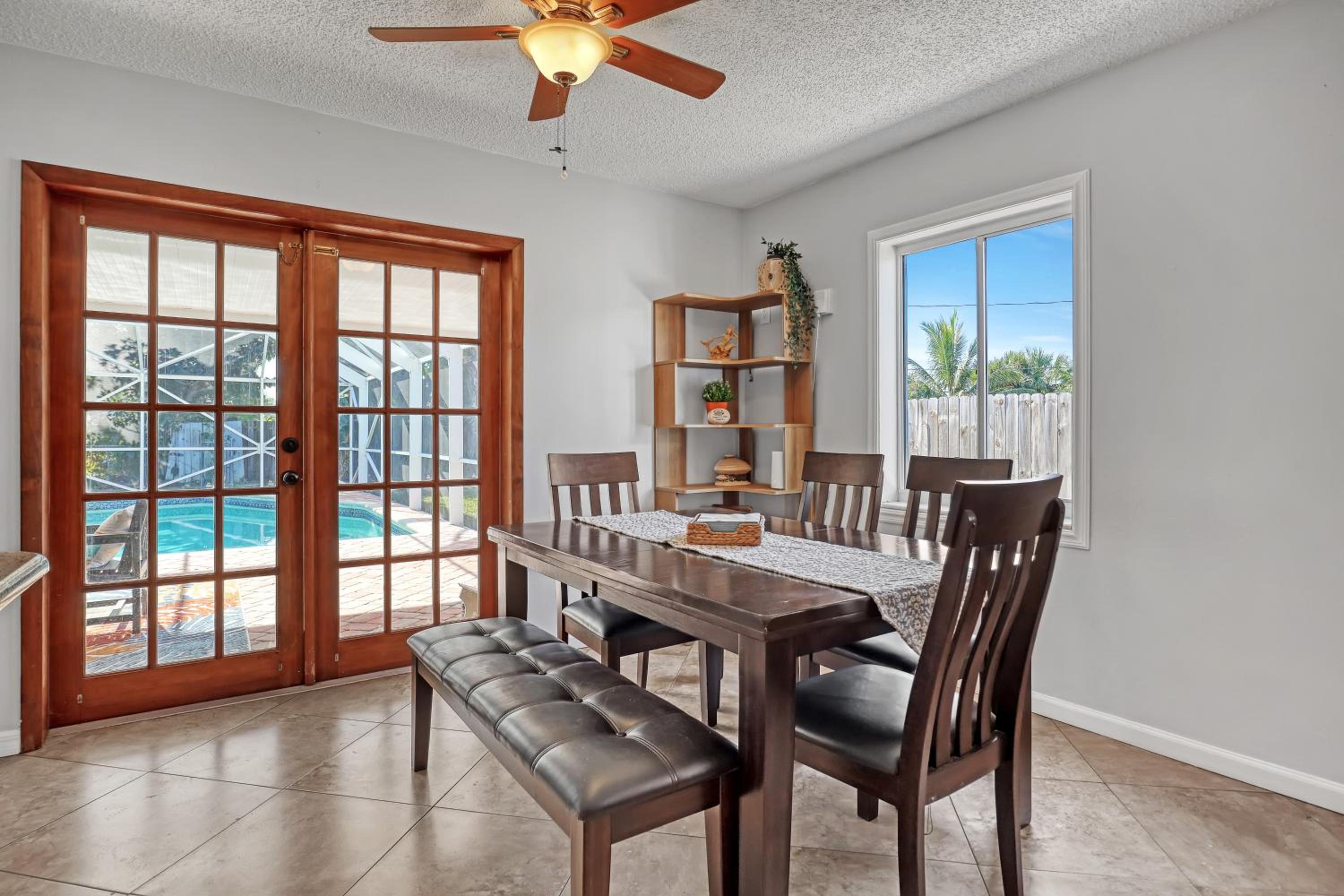 Vibrant Coastal Cottage with Pool, photo 42