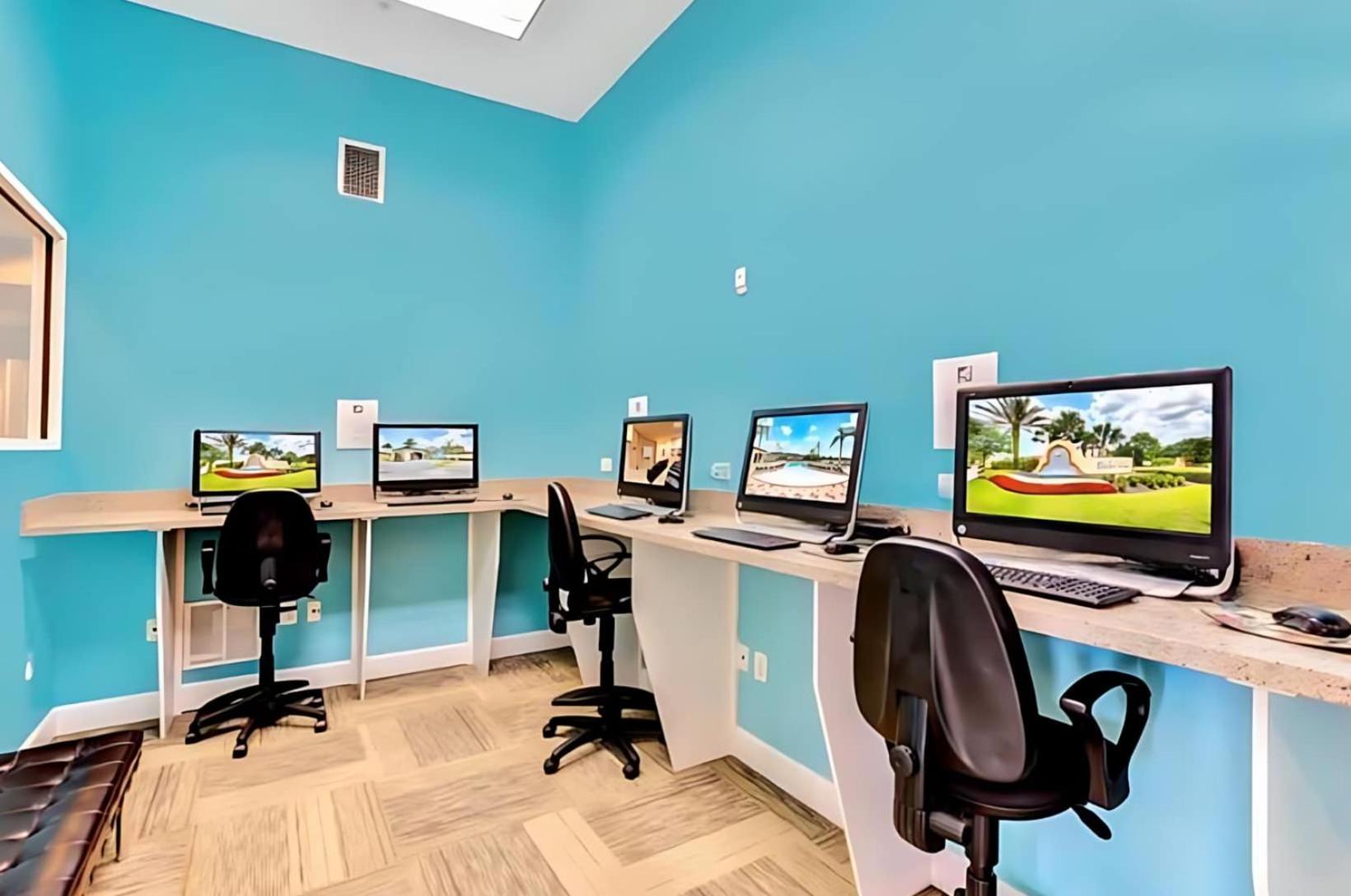 Upstay Bella Vida Retreat w Pool Cinema and Games