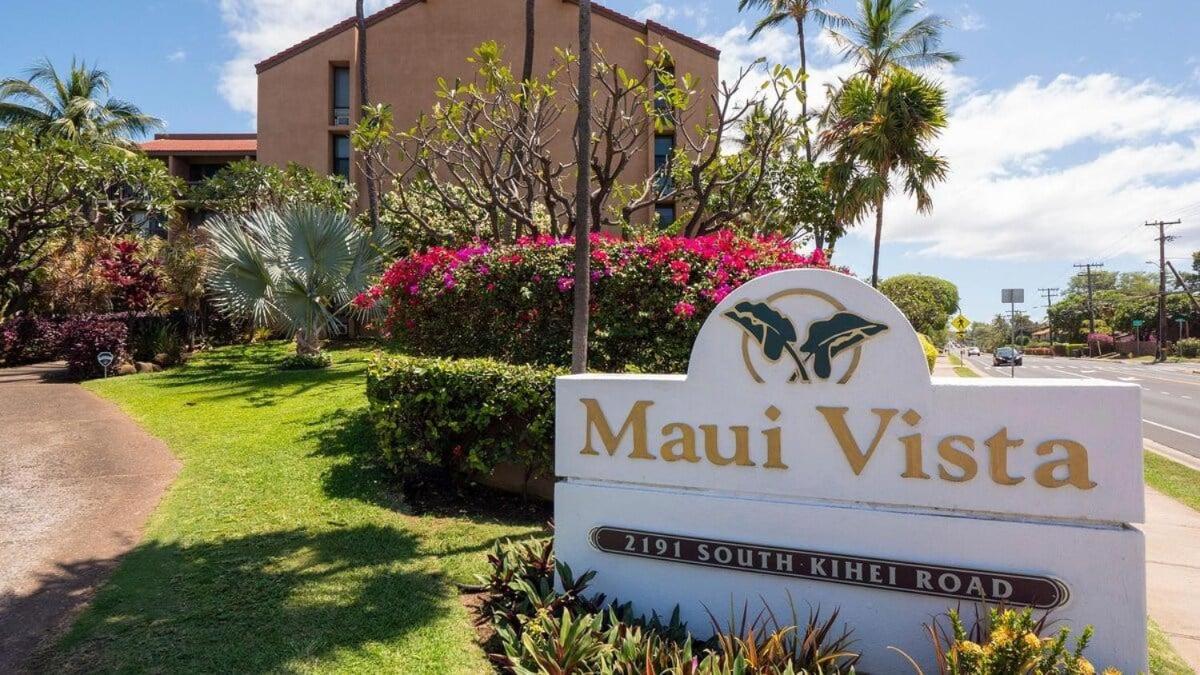 Maui Vista 1106 · MV 1106 Updated 1BD Condo Steps from Beach Poo