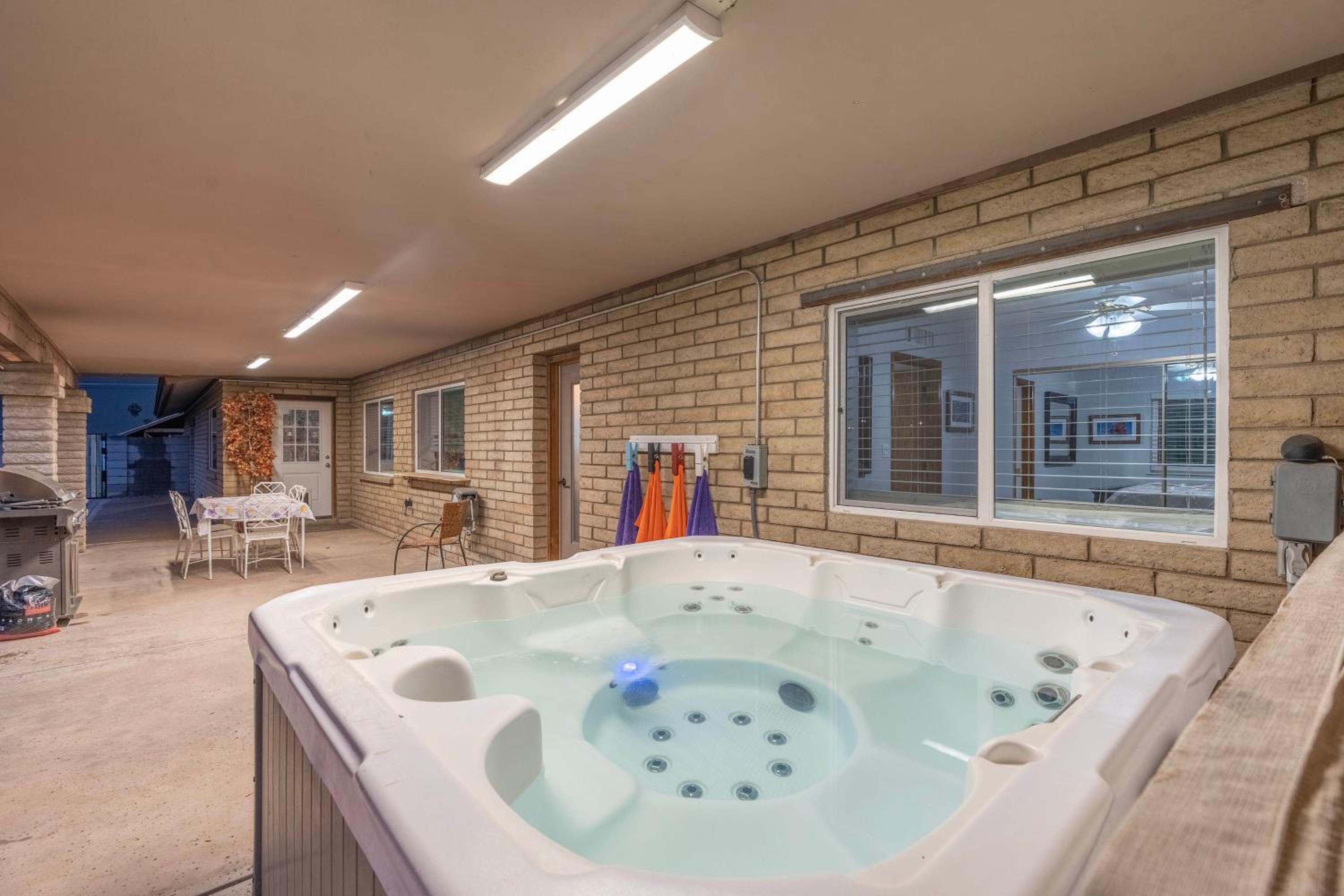 Private Hot Tub and Huge Yard Phoenix Family Home