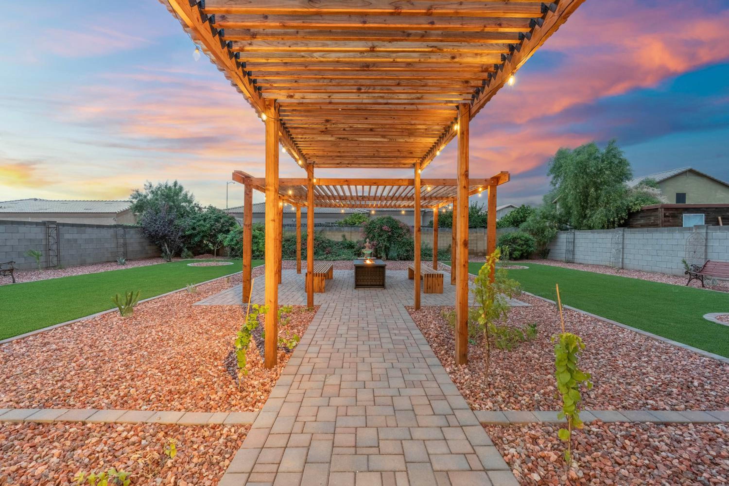 Private Hot Tub and Huge Yard Phoenix Family Home