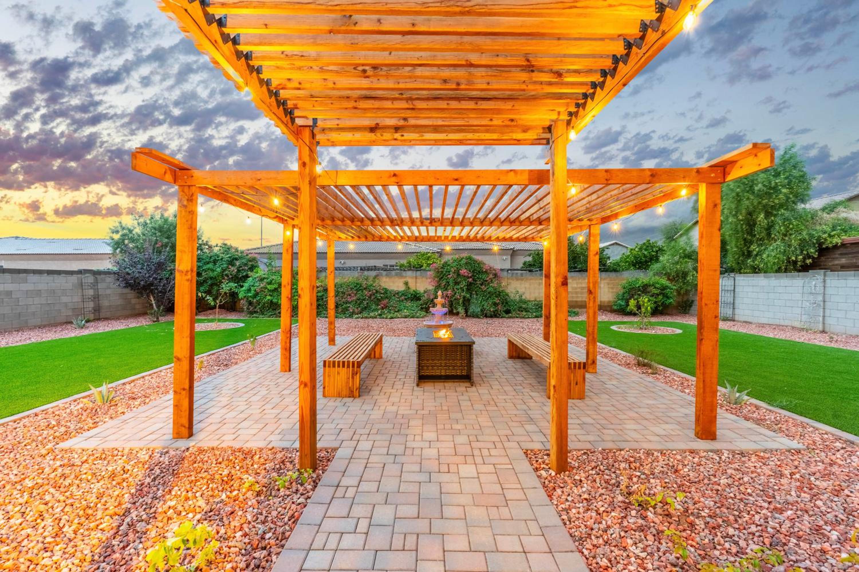 Private Hot Tub and Huge Yard Phoenix Family Home