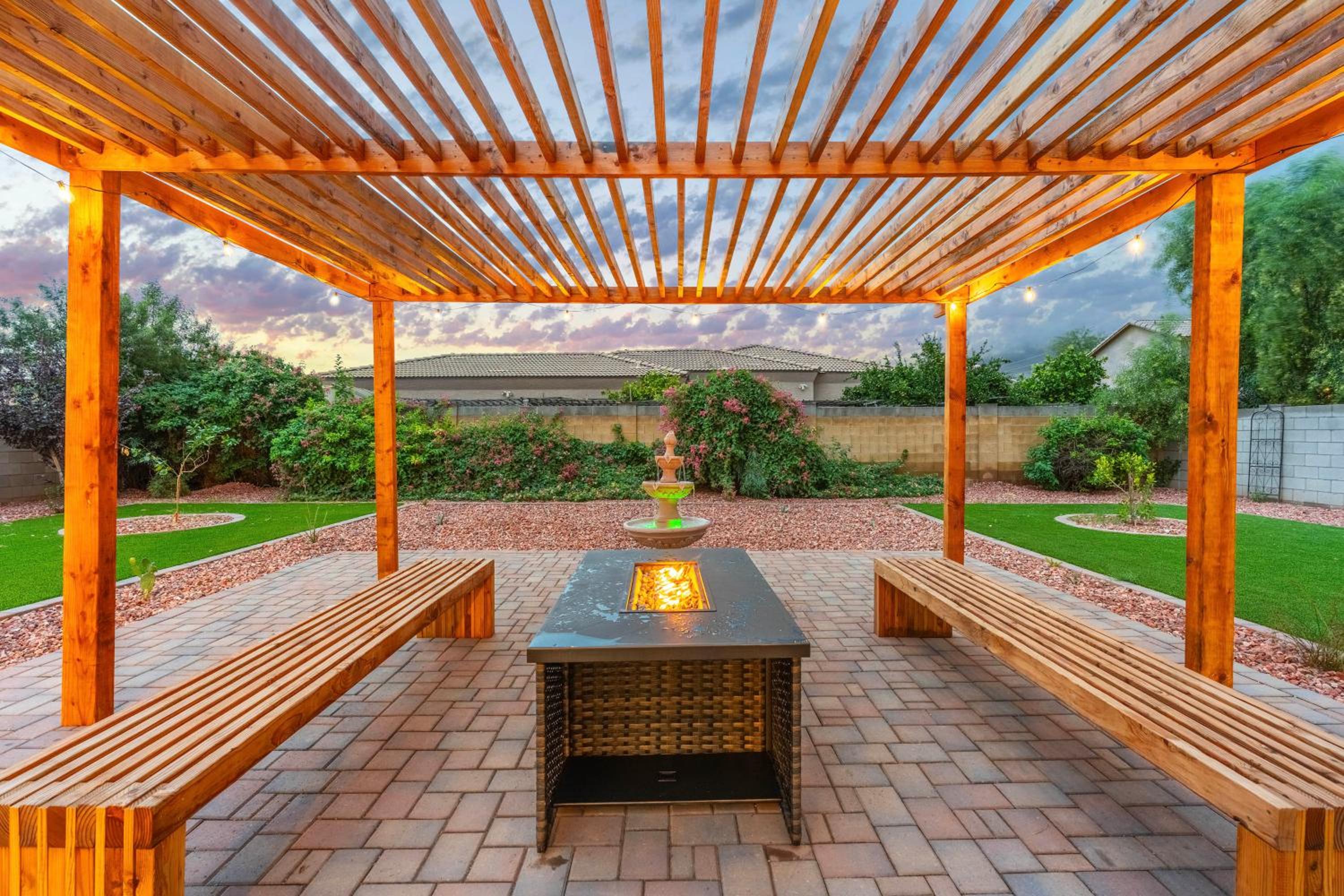 Private Hot Tub and Huge Yard Phoenix Family Home