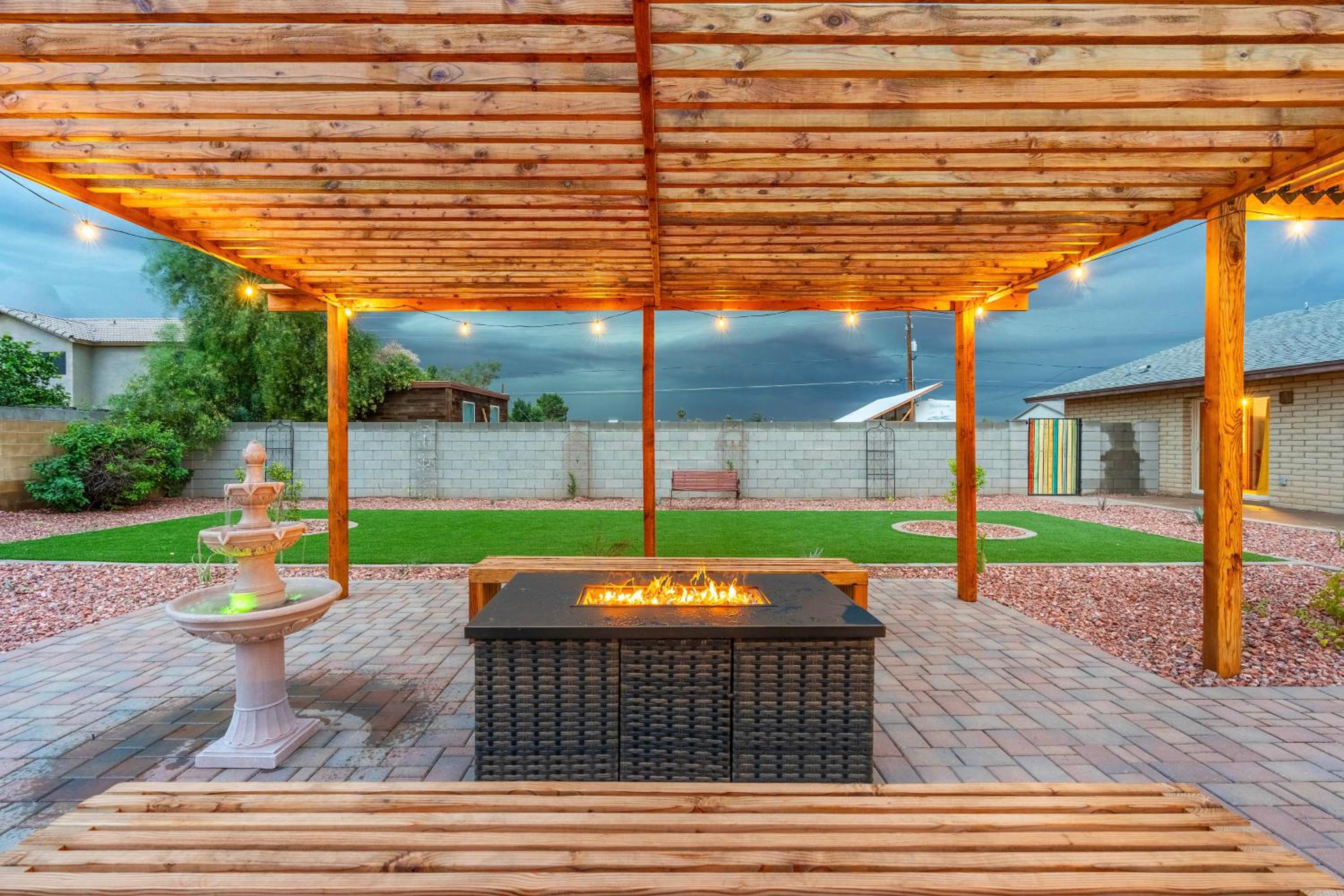 Private Hot Tub and Huge Yard Phoenix Family Home