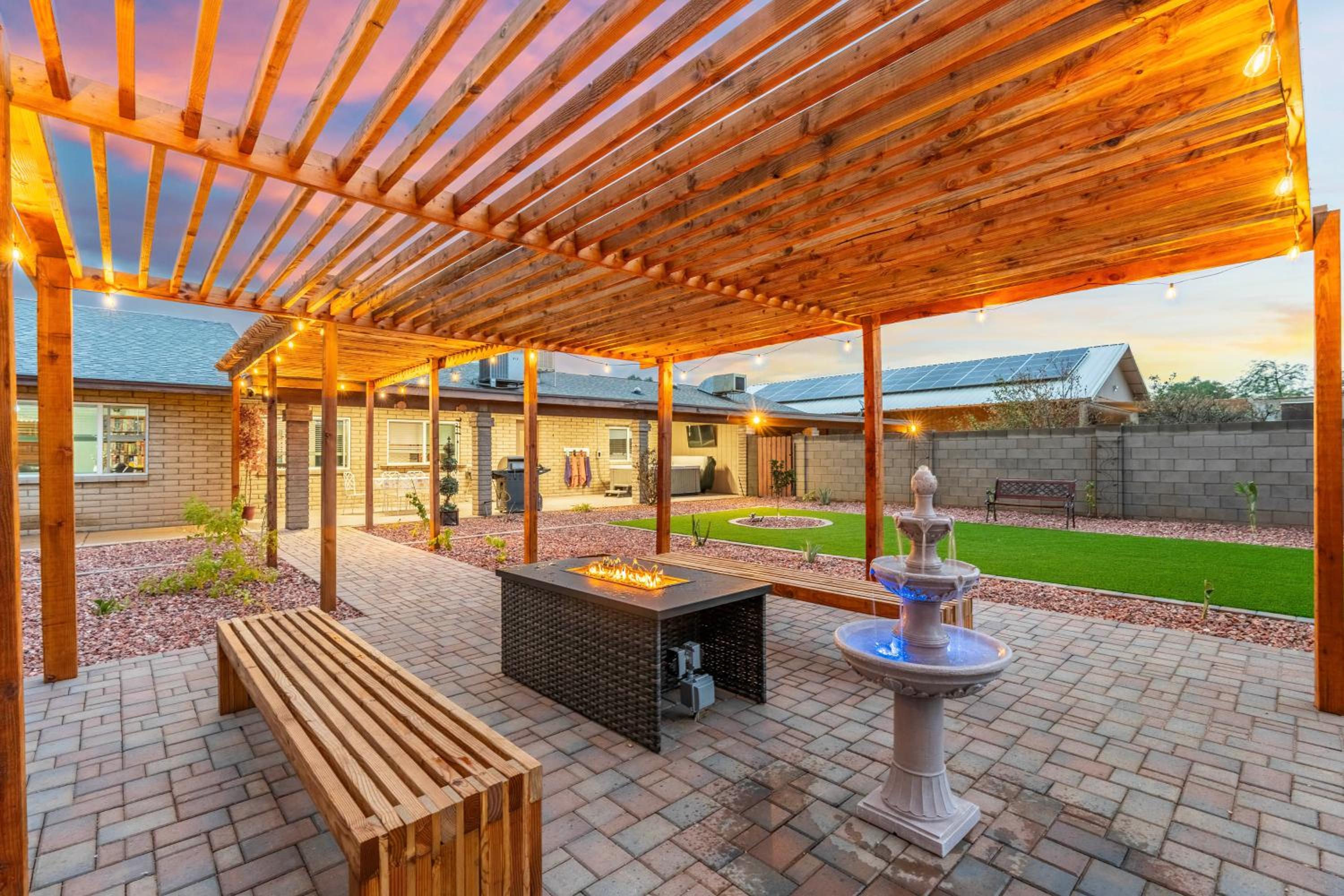Private Hot Tub and Huge Yard Phoenix Family Home