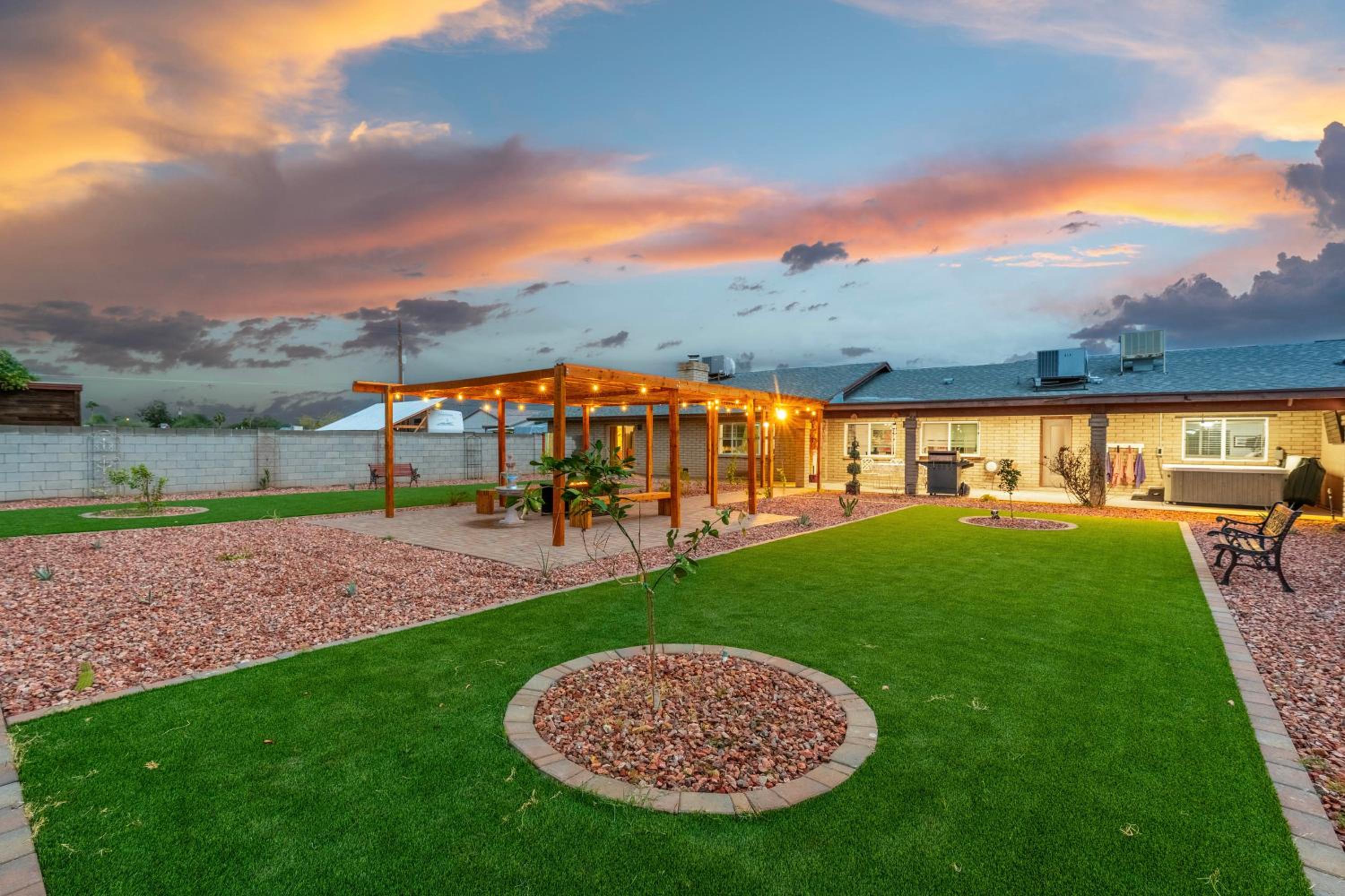 Private Hot Tub and Huge Yard Phoenix Family Home