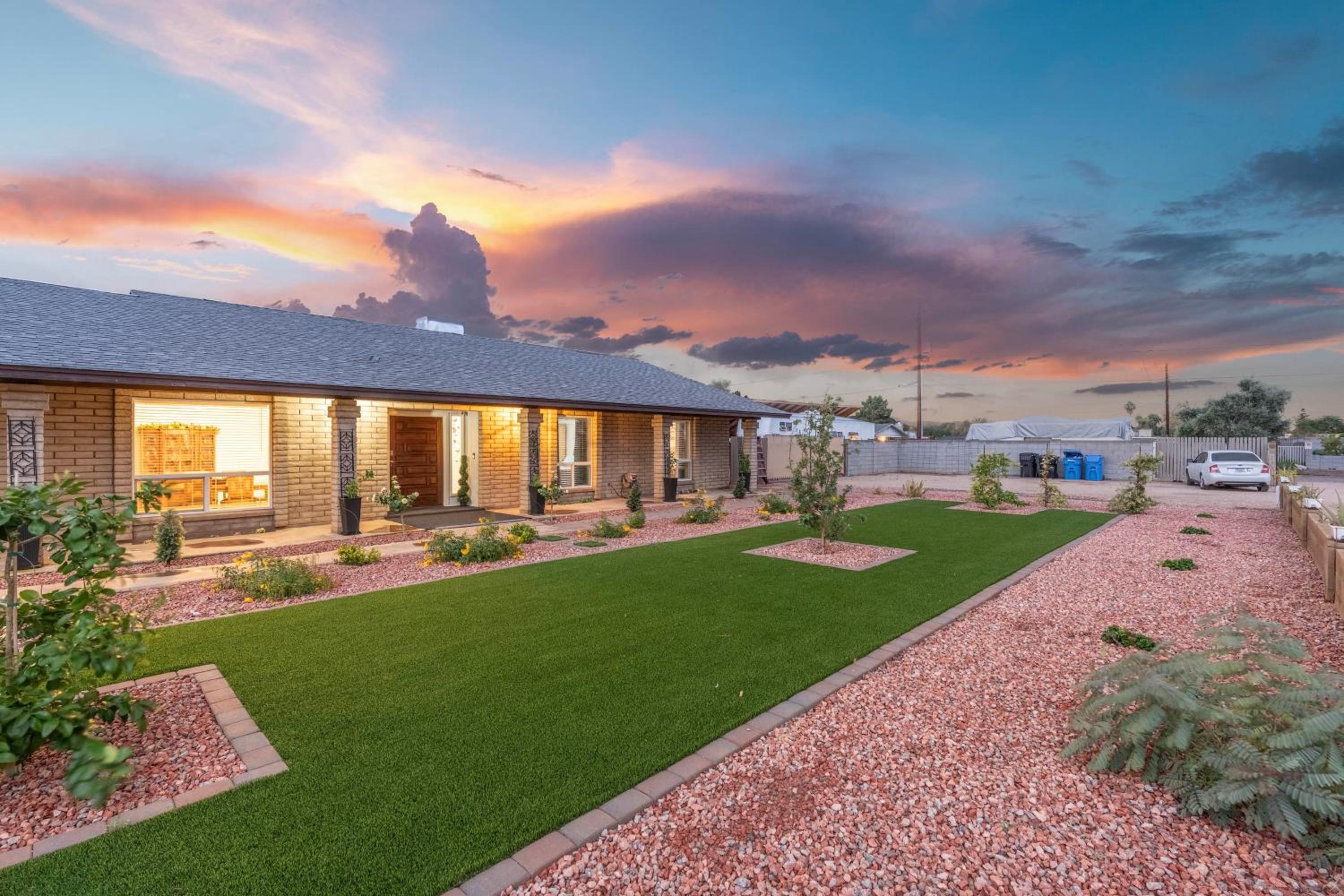 Private Hot Tub and Huge Yard Phoenix Family Home