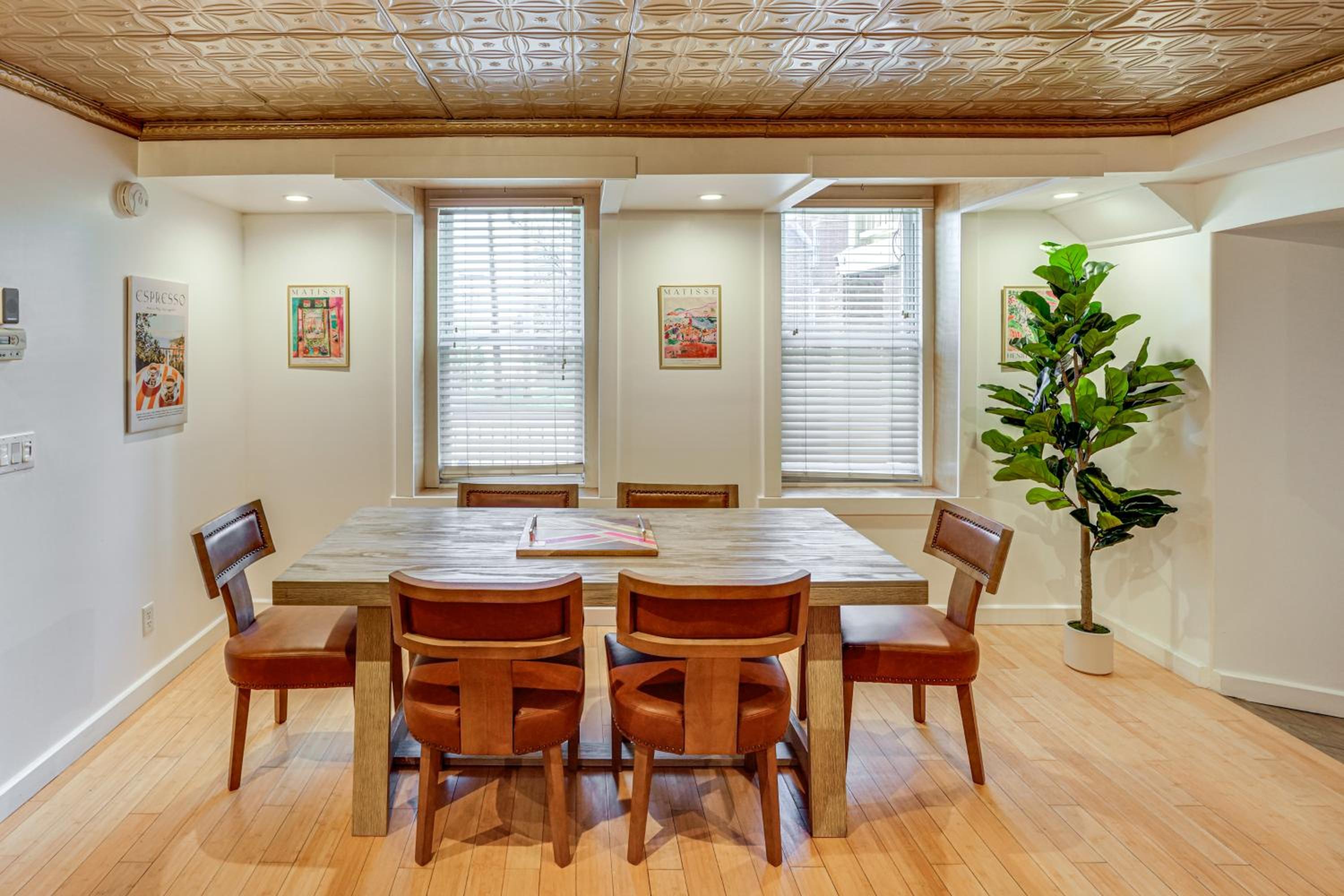 Walk to Athens Riverfront Park! Modern-Retro Apt
