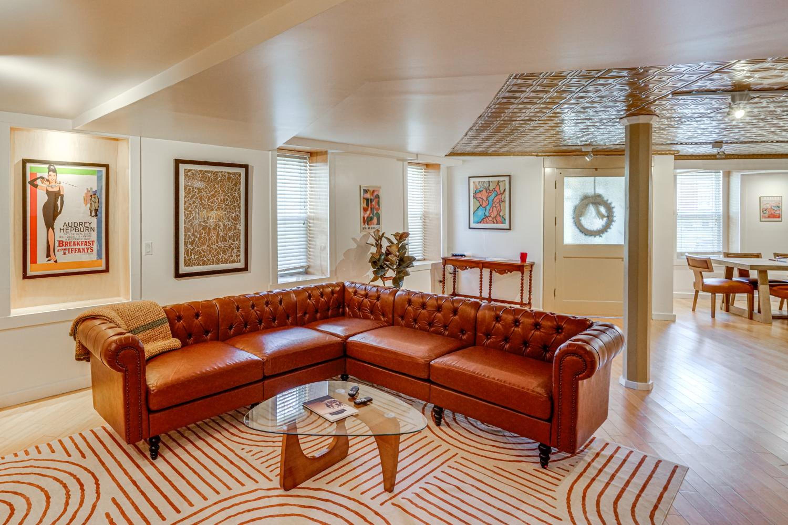 Walk to Athens Riverfront Park! Modern-Retro Apt