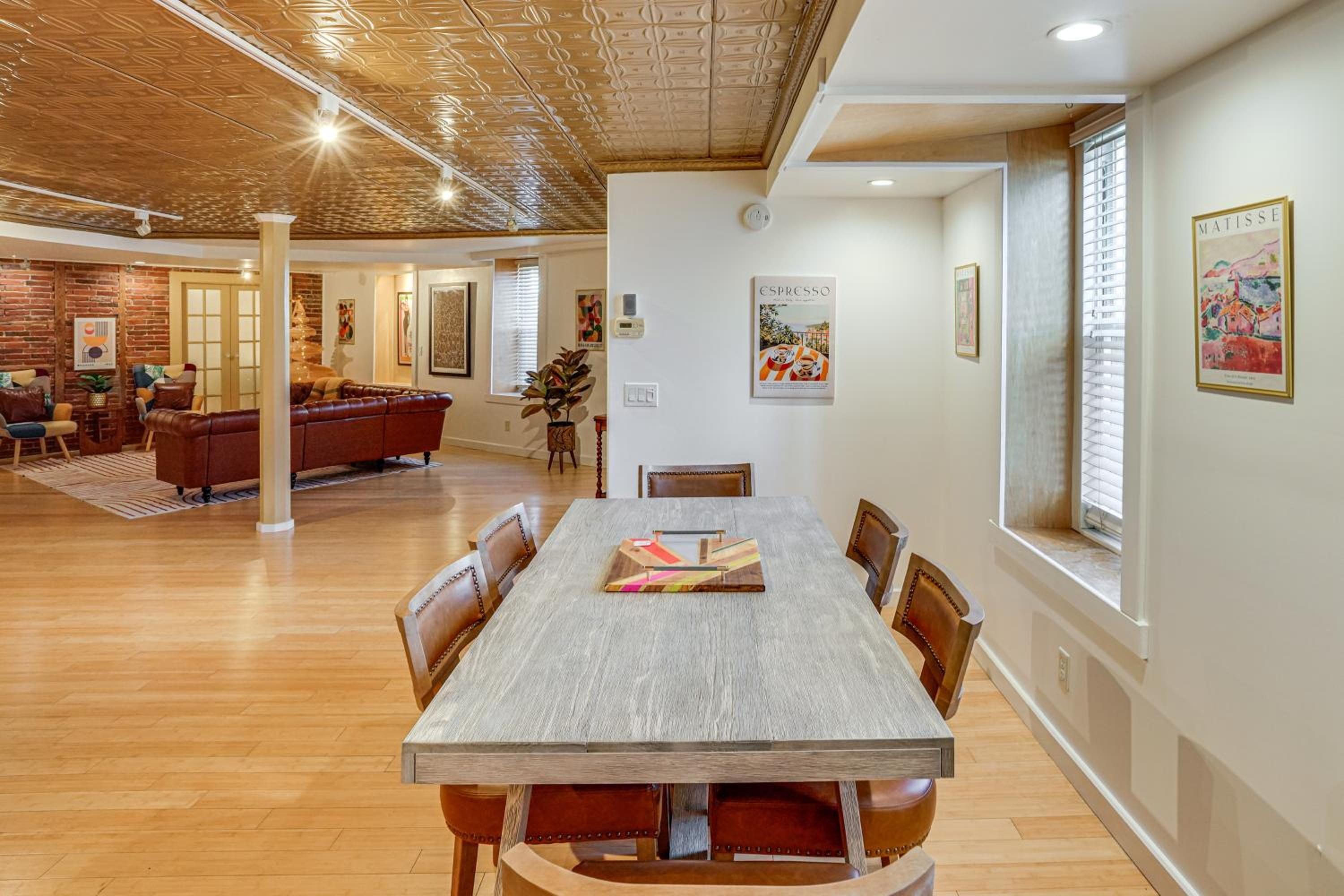 Walk to Athens Riverfront Park! Modern-Retro Apt