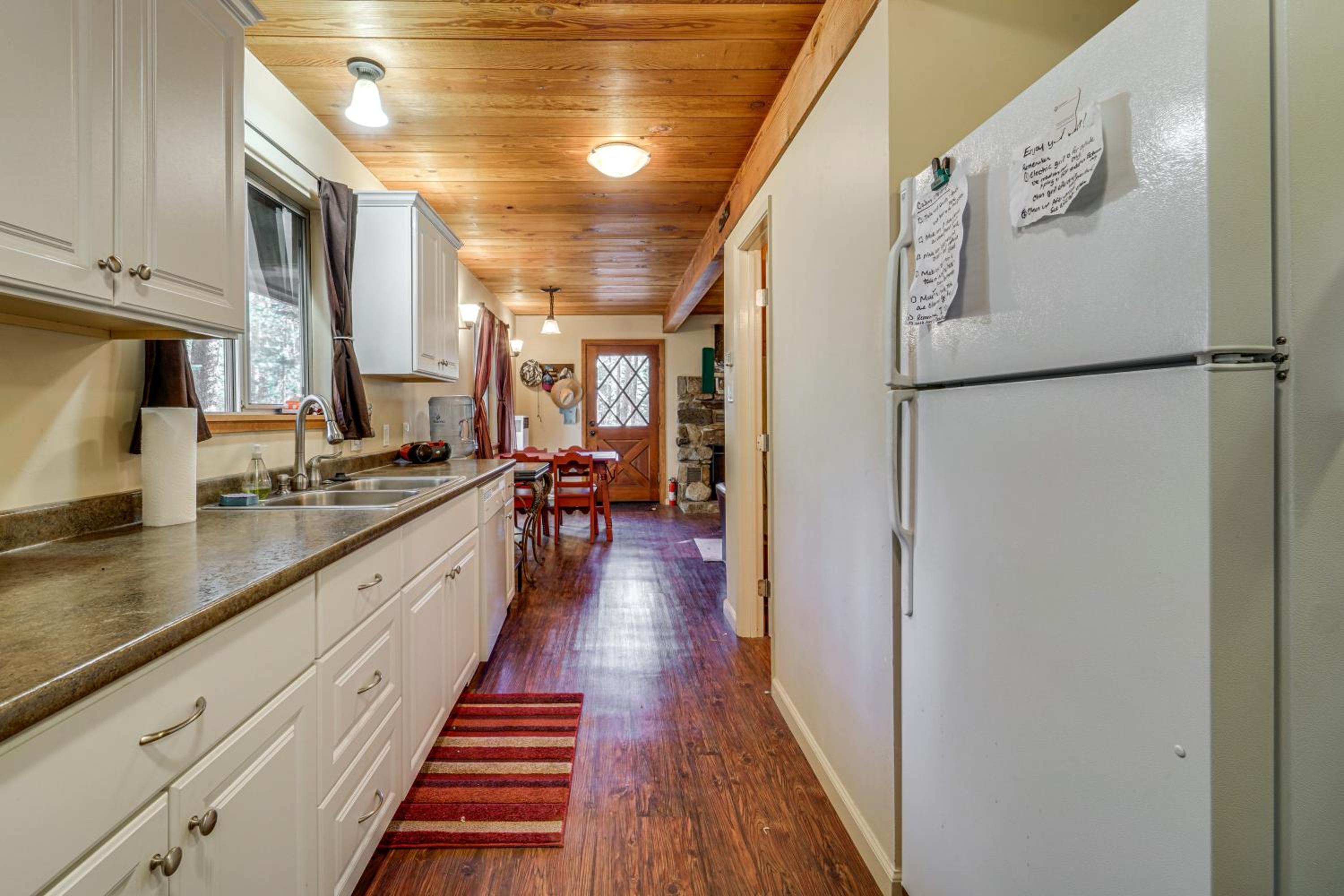 Near Slopes, Donner Lake and Trails! Woodsy Retreat