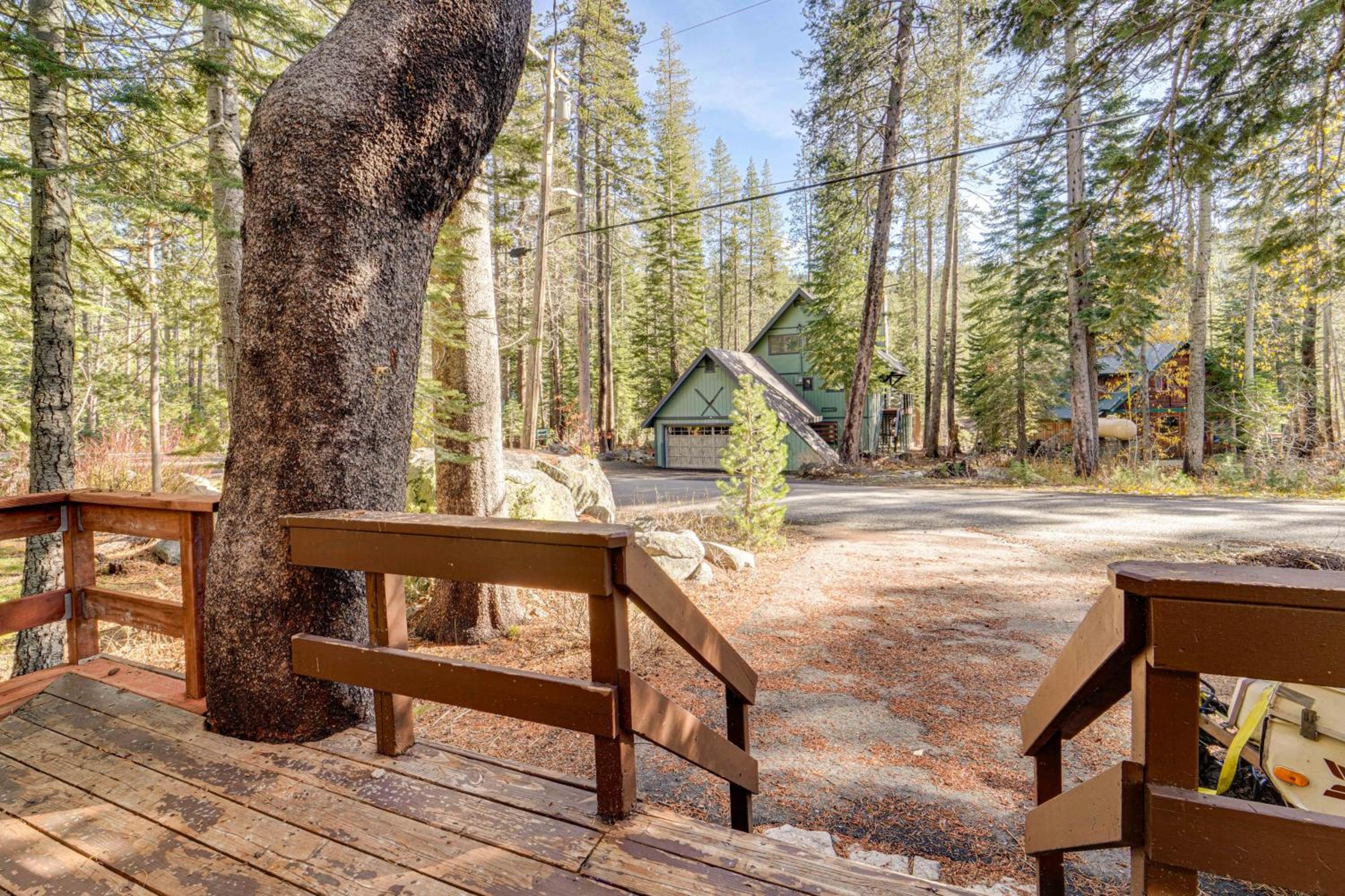 Near Slopes, Donner Lake and Trails! Woodsy Retreat