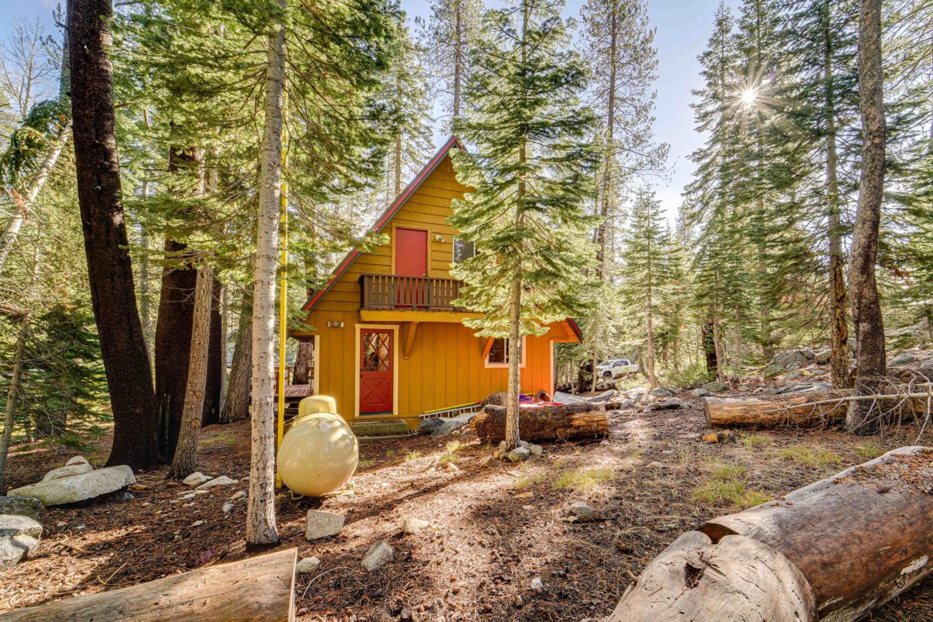 Near Slopes, Donner Lake and Trails! Woodsy Retreat