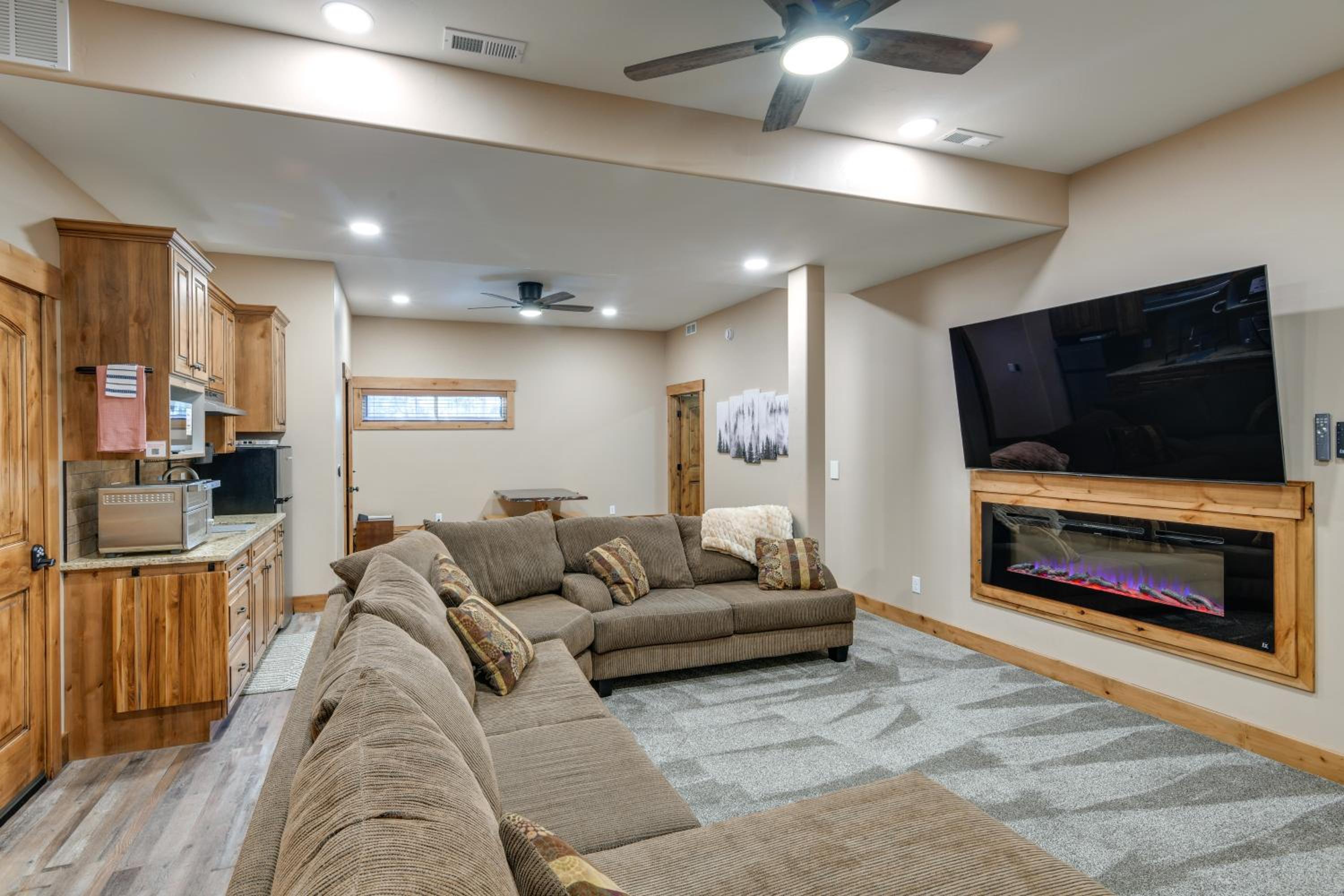 Gateway to Yellowstone! Modern Island Park Cabin