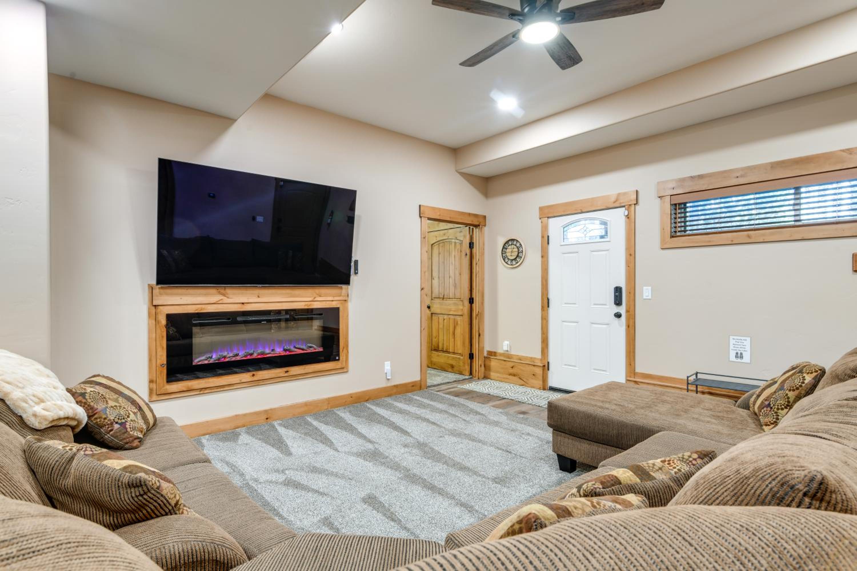 Gateway to Yellowstone! Modern Island Park Cabin