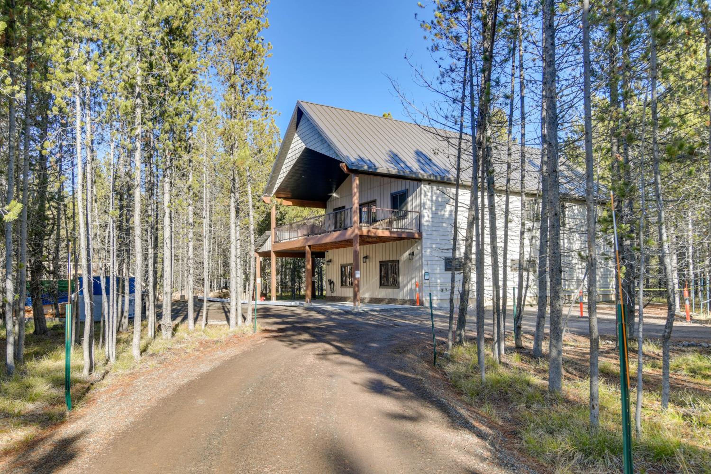 Gateway to Yellowstone! Modern Island Park Cabin