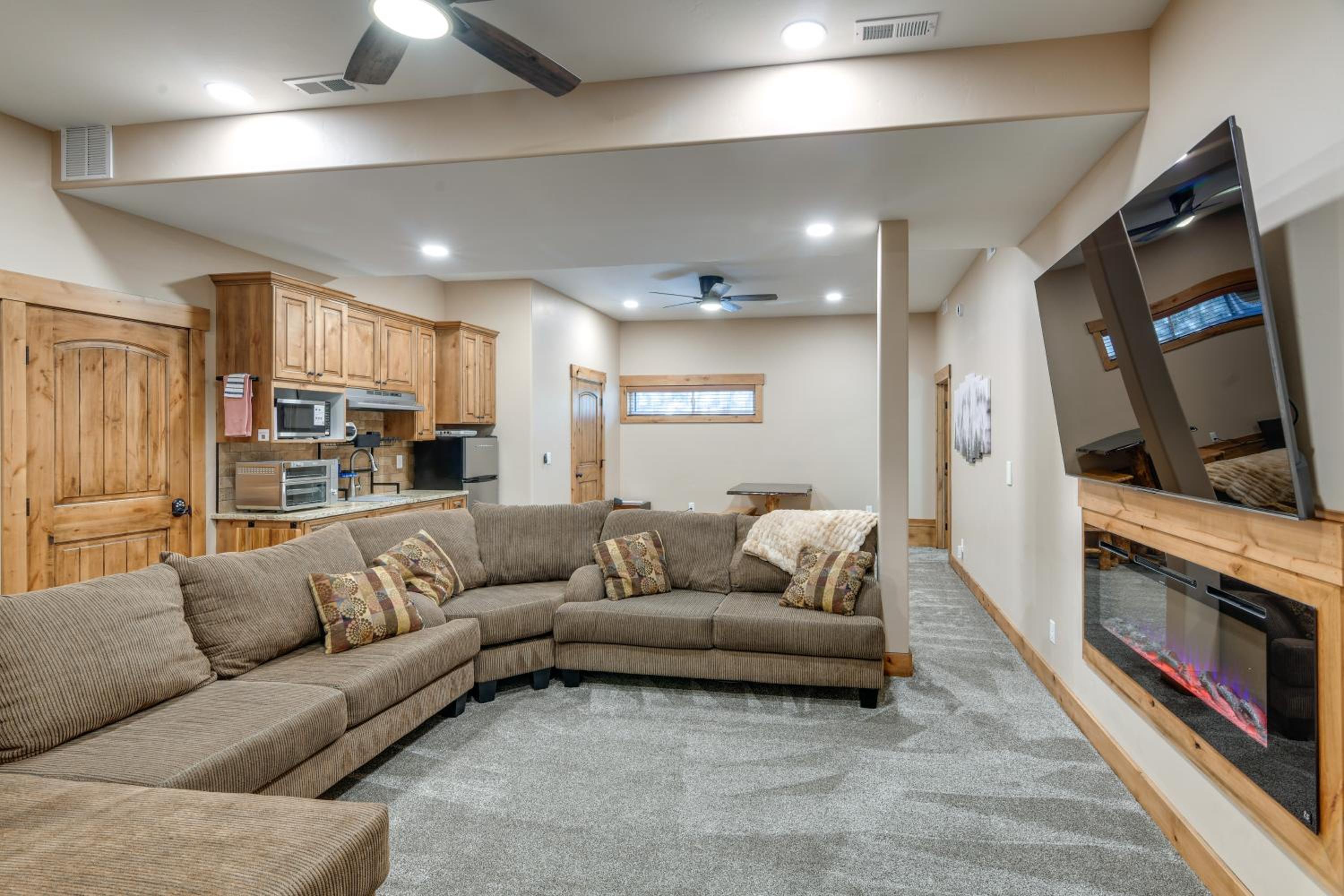 Gateway to Yellowstone! Modern Island Park Cabin