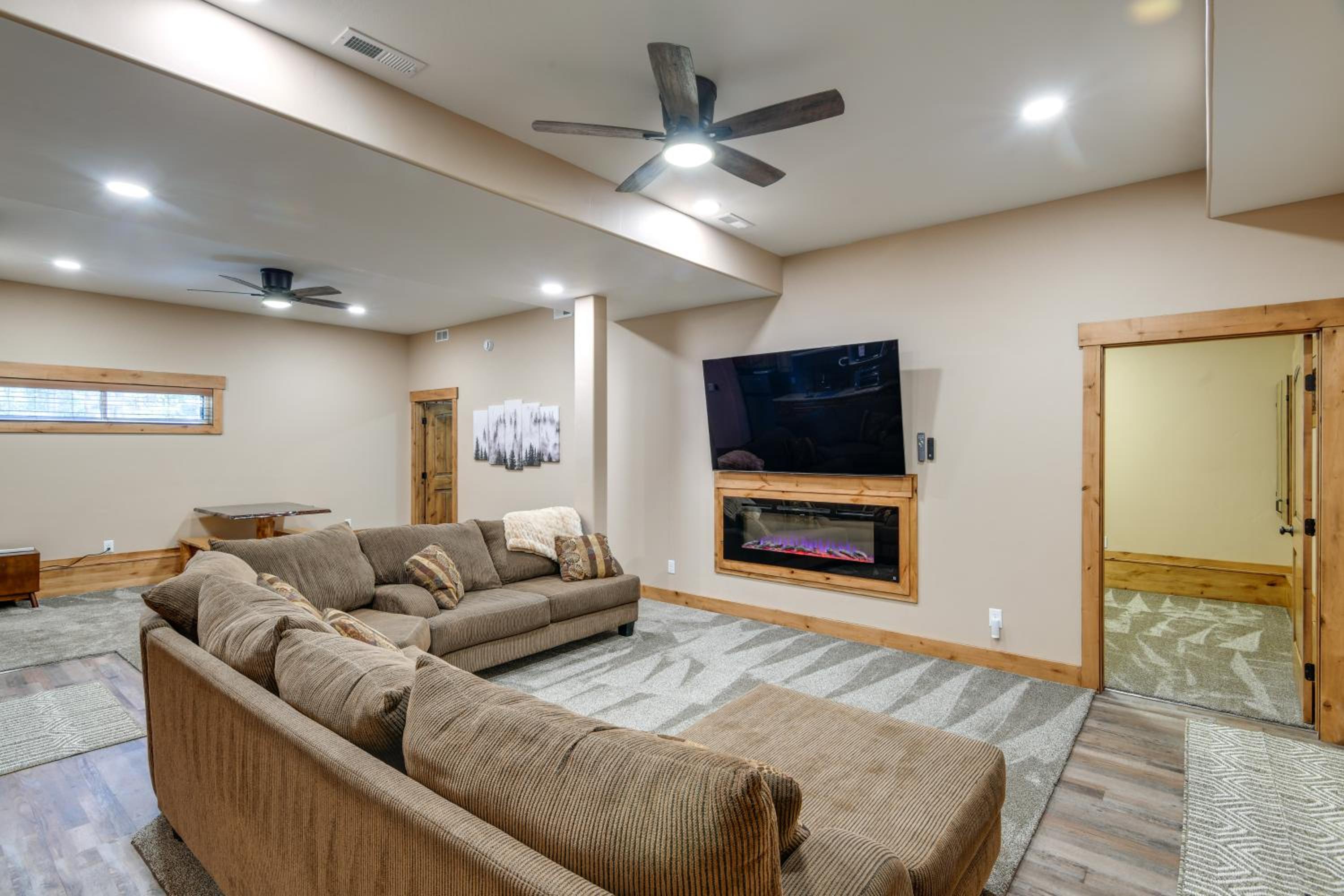 Gateway to Yellowstone! Modern Island Park Cabin