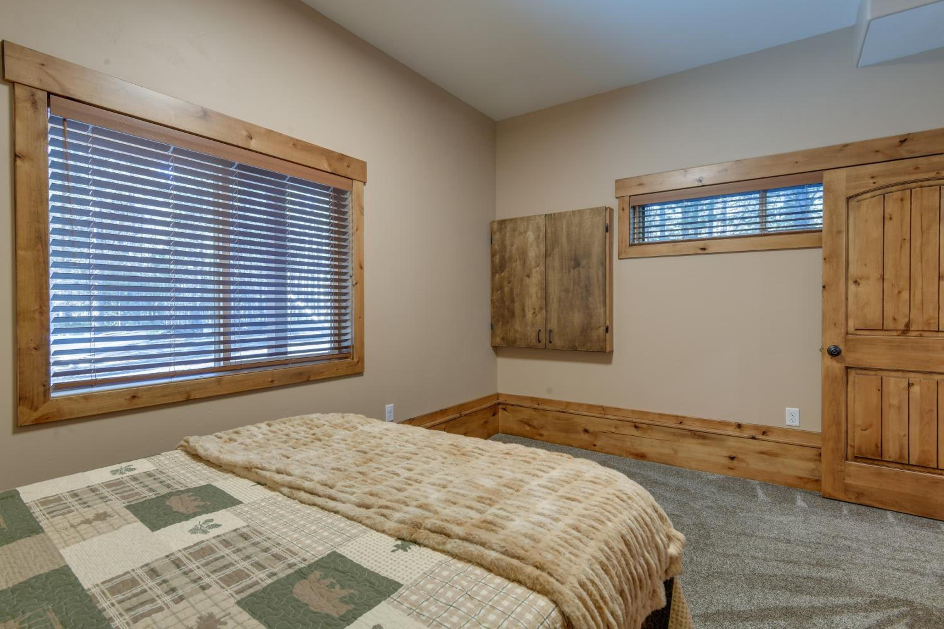 Gateway to Yellowstone! Modern Island Park Cabin