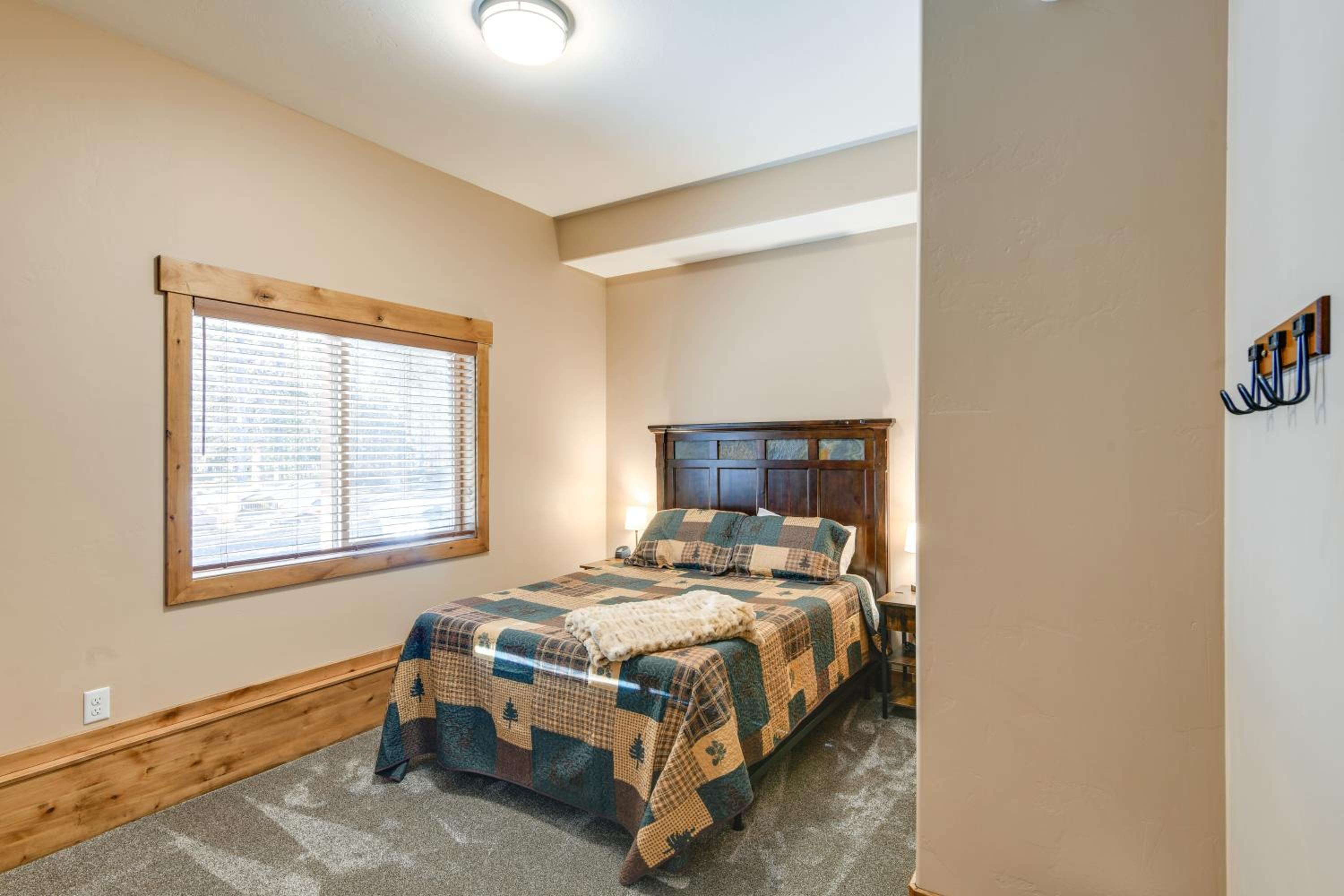 Gateway to Yellowstone! Modern Island Park Cabin