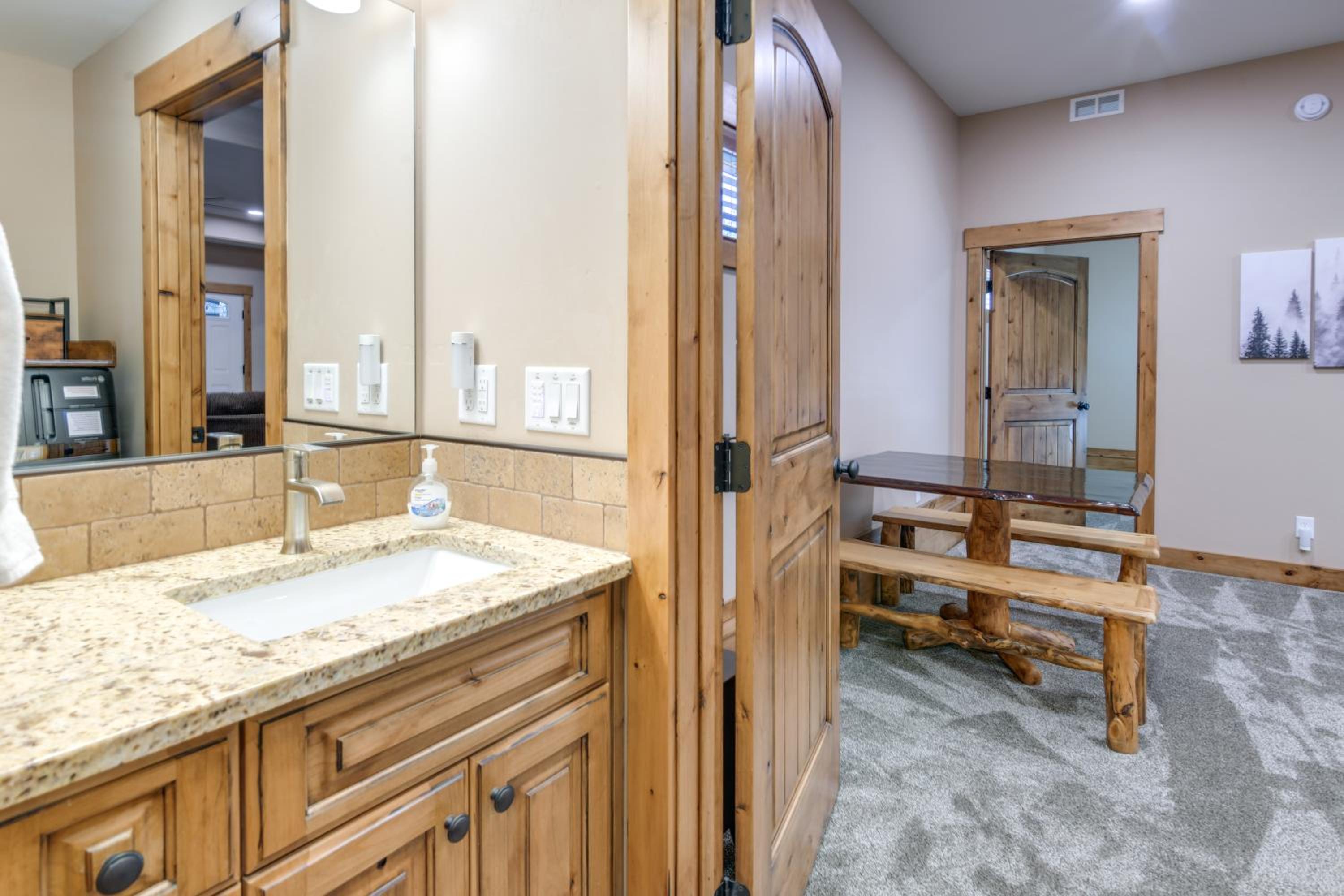 Gateway to Yellowstone! Modern Island Park Cabin