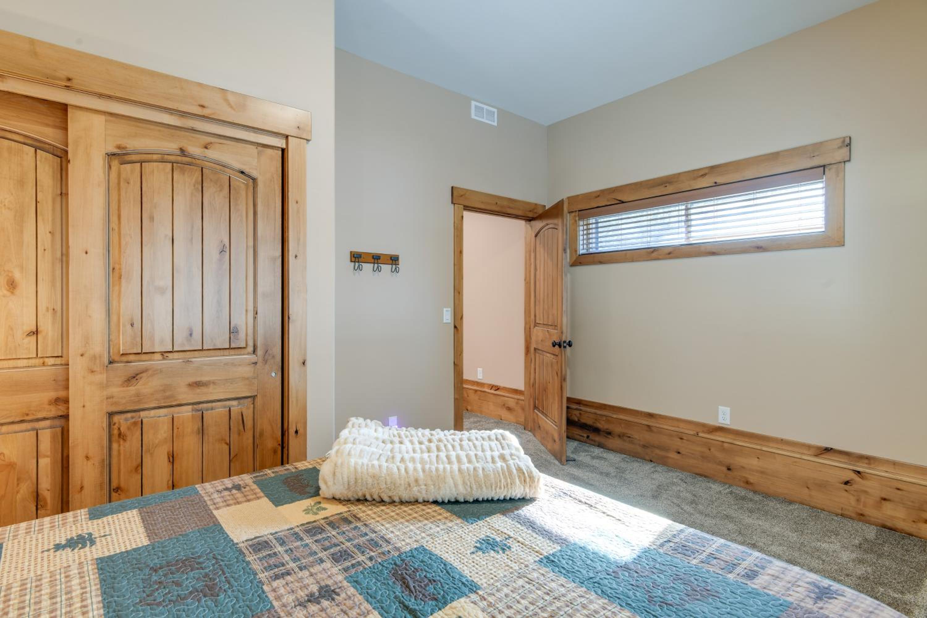 Gateway to Yellowstone! Modern Island Park Cabin
