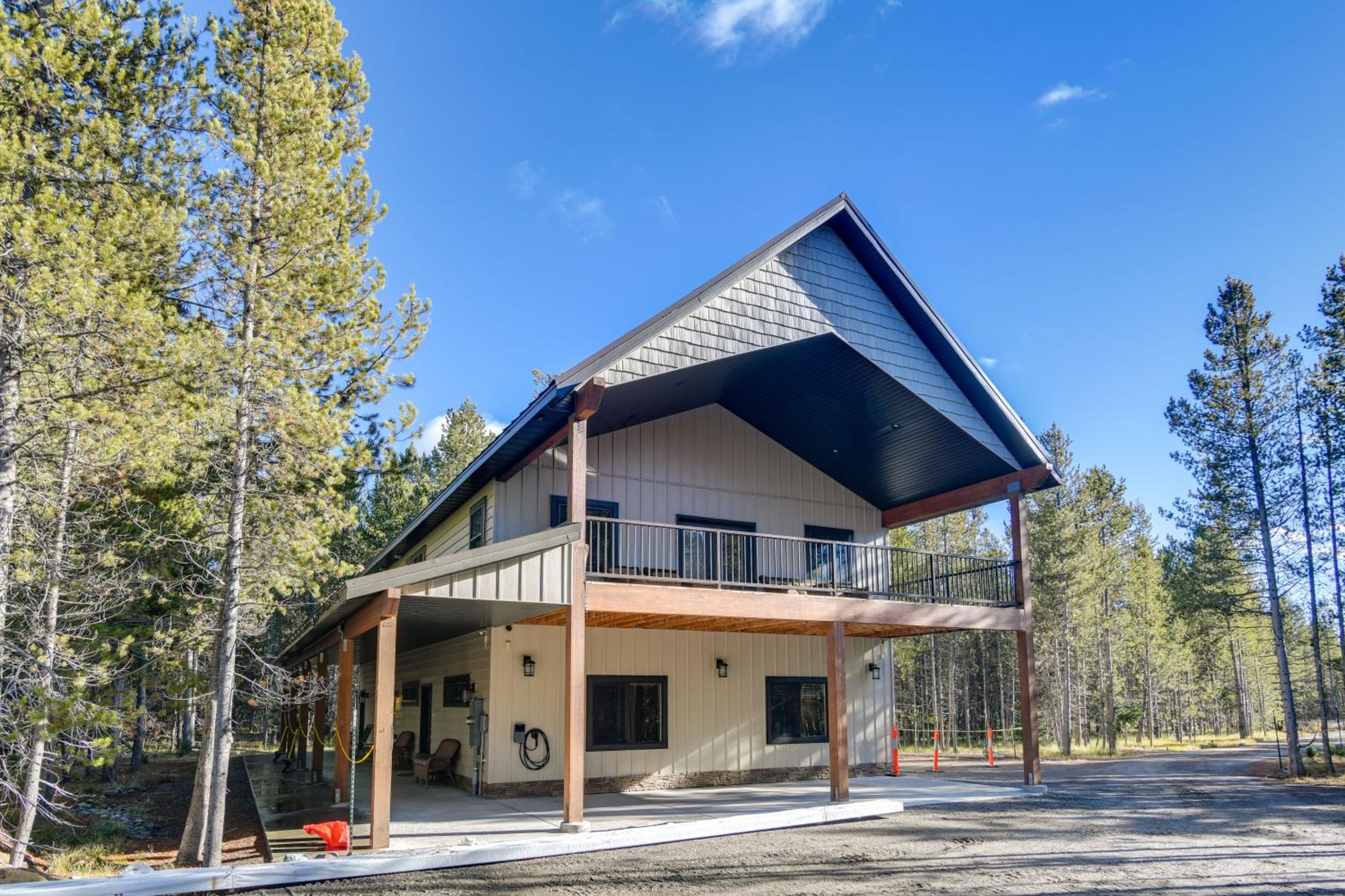 Gateway to Yellowstone! Modern Island Park Cabin