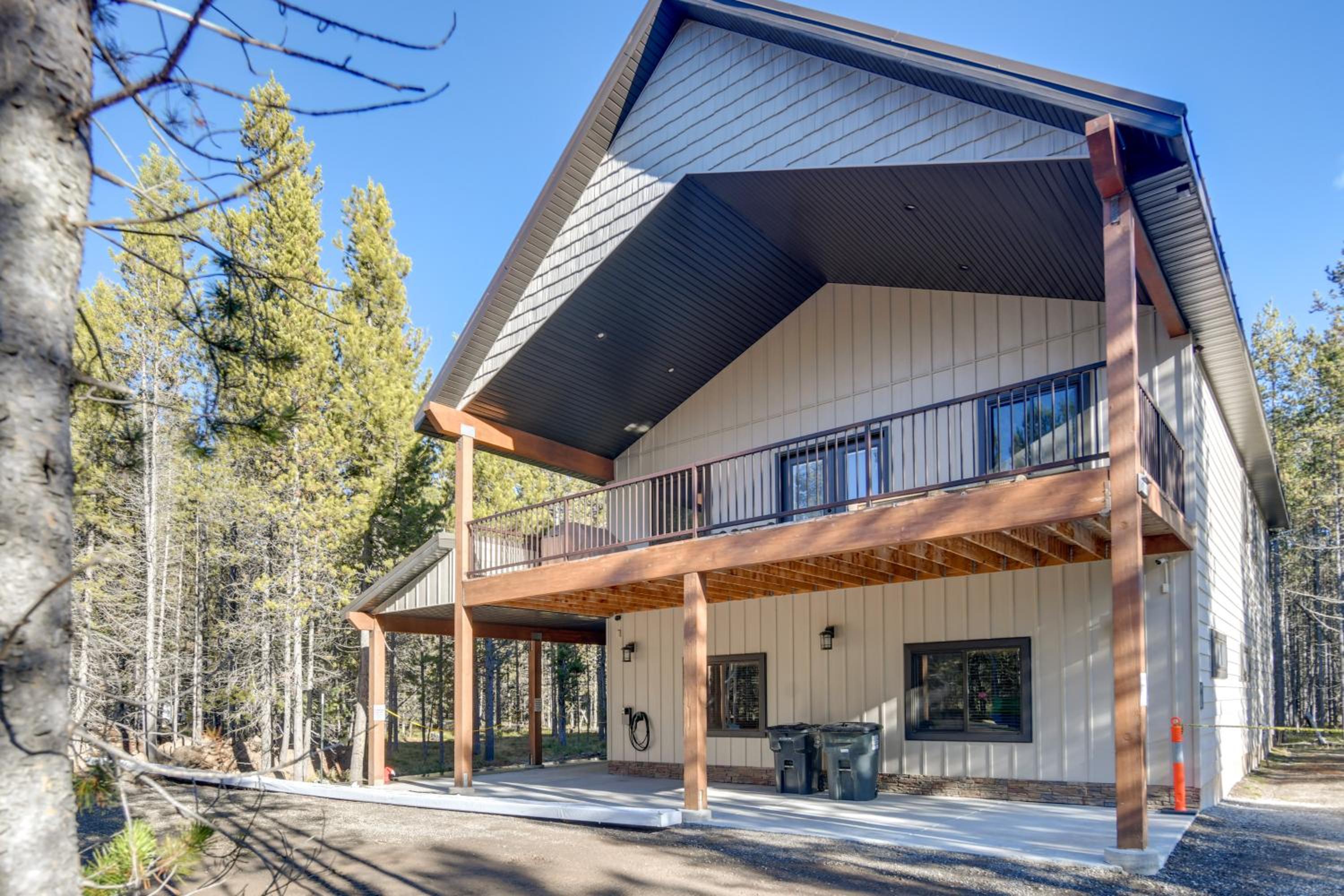 Gateway to Yellowstone! Modern Island Park Cabin