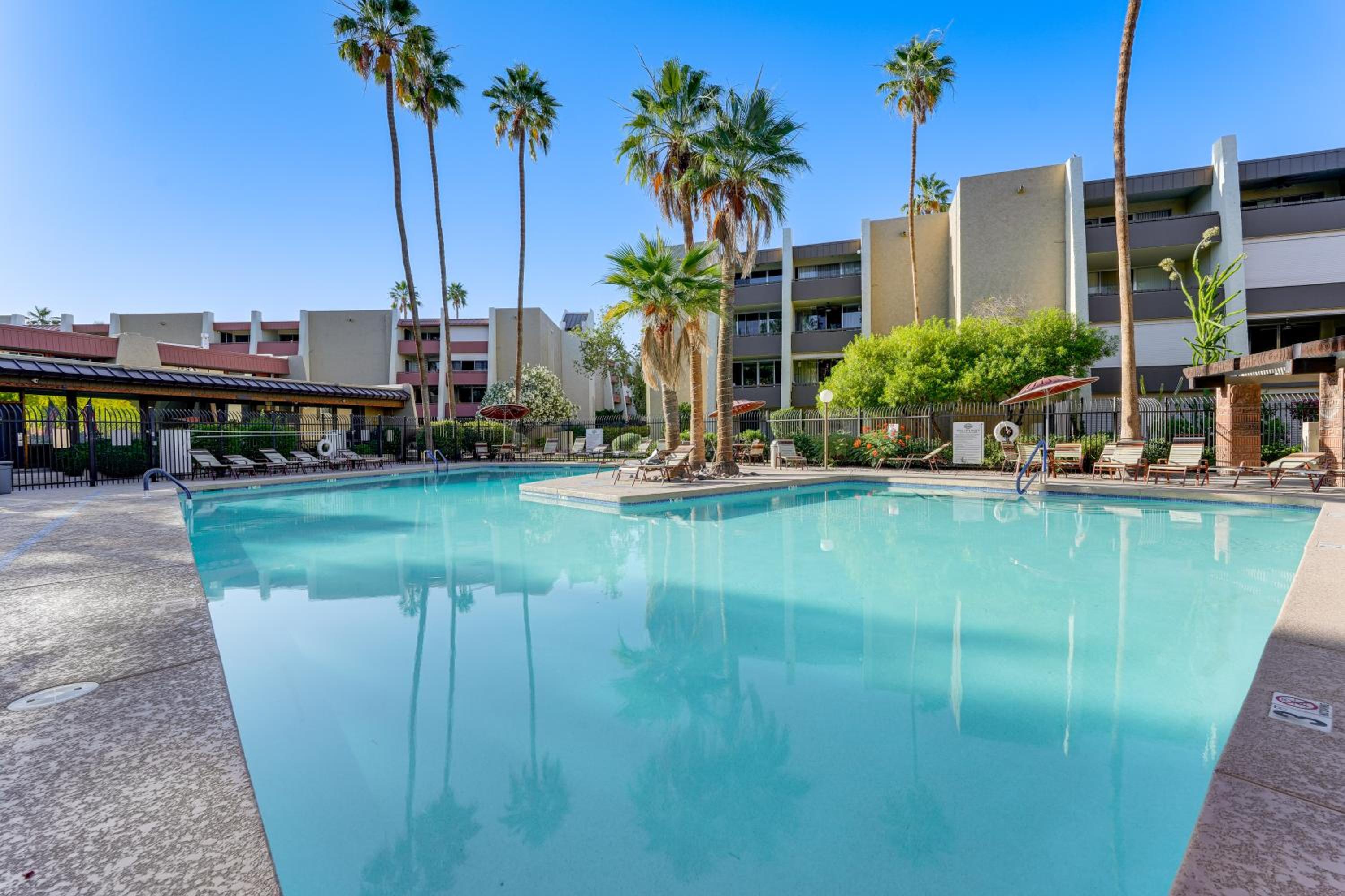 Less Than 1 Mi to Fashion Square Condo with Community Perks