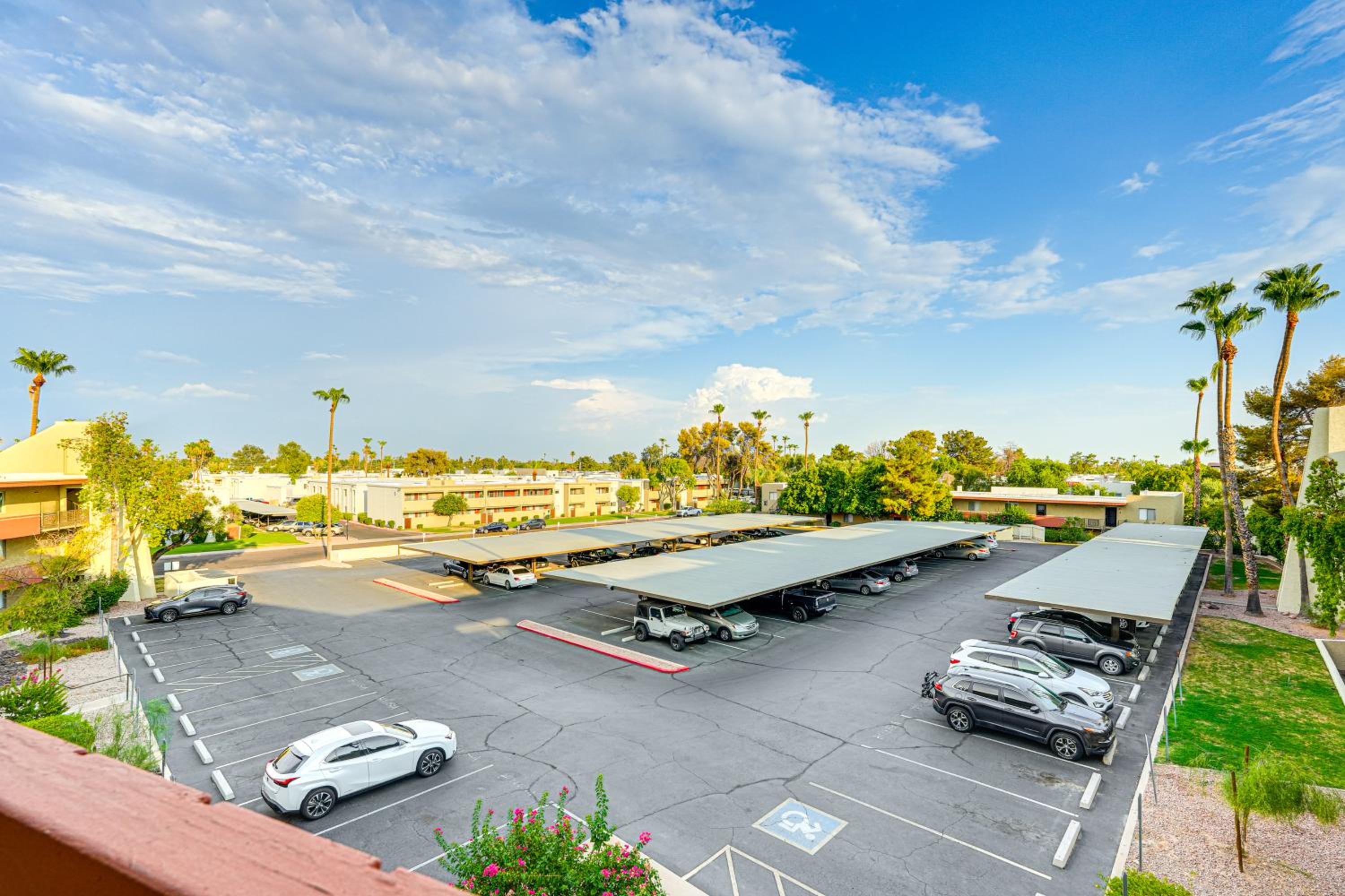 Less Than 1 Mi to Fashion Square Condo with Community Perks