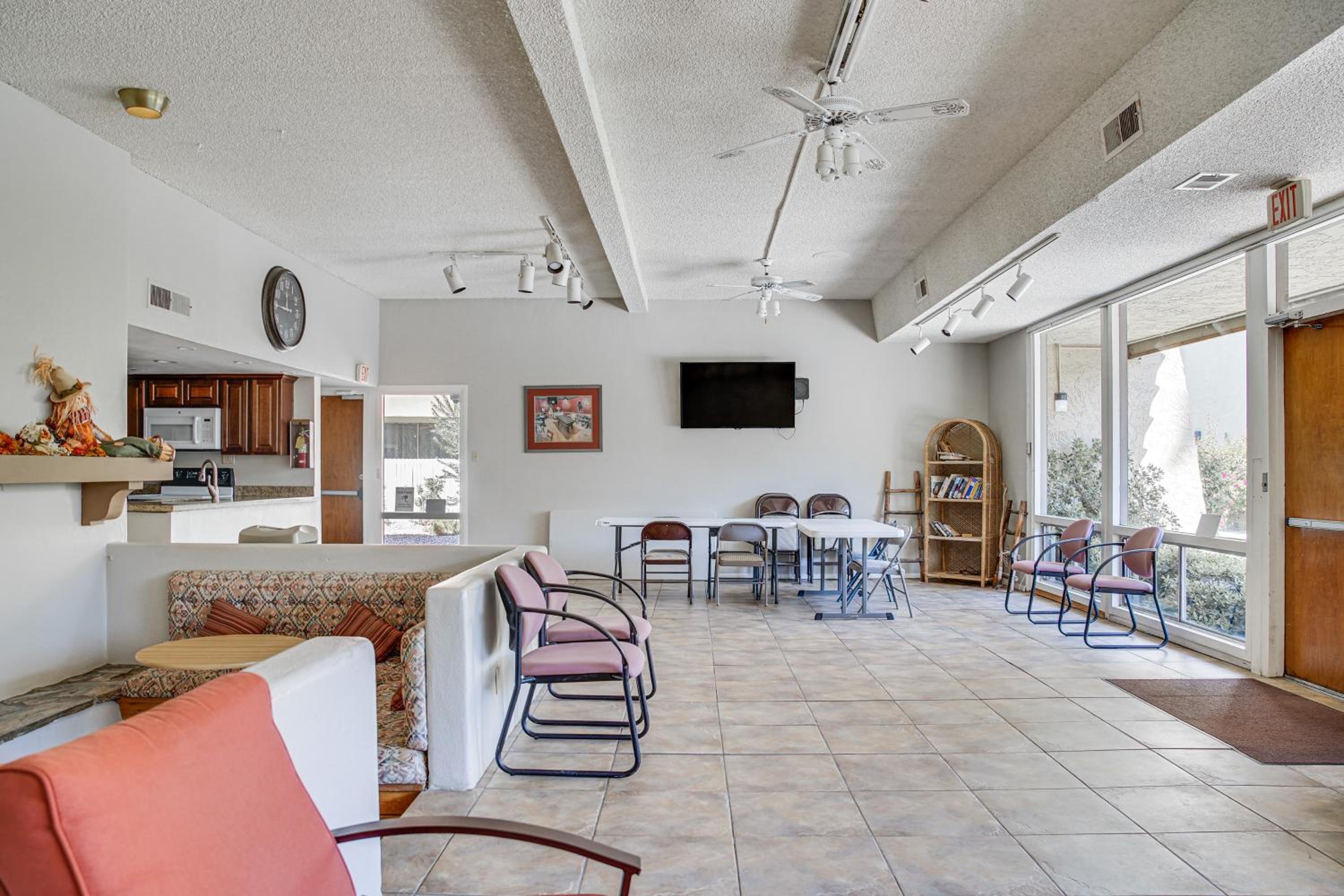 Less Than 1 Mi to Fashion Square Condo with Community Perks