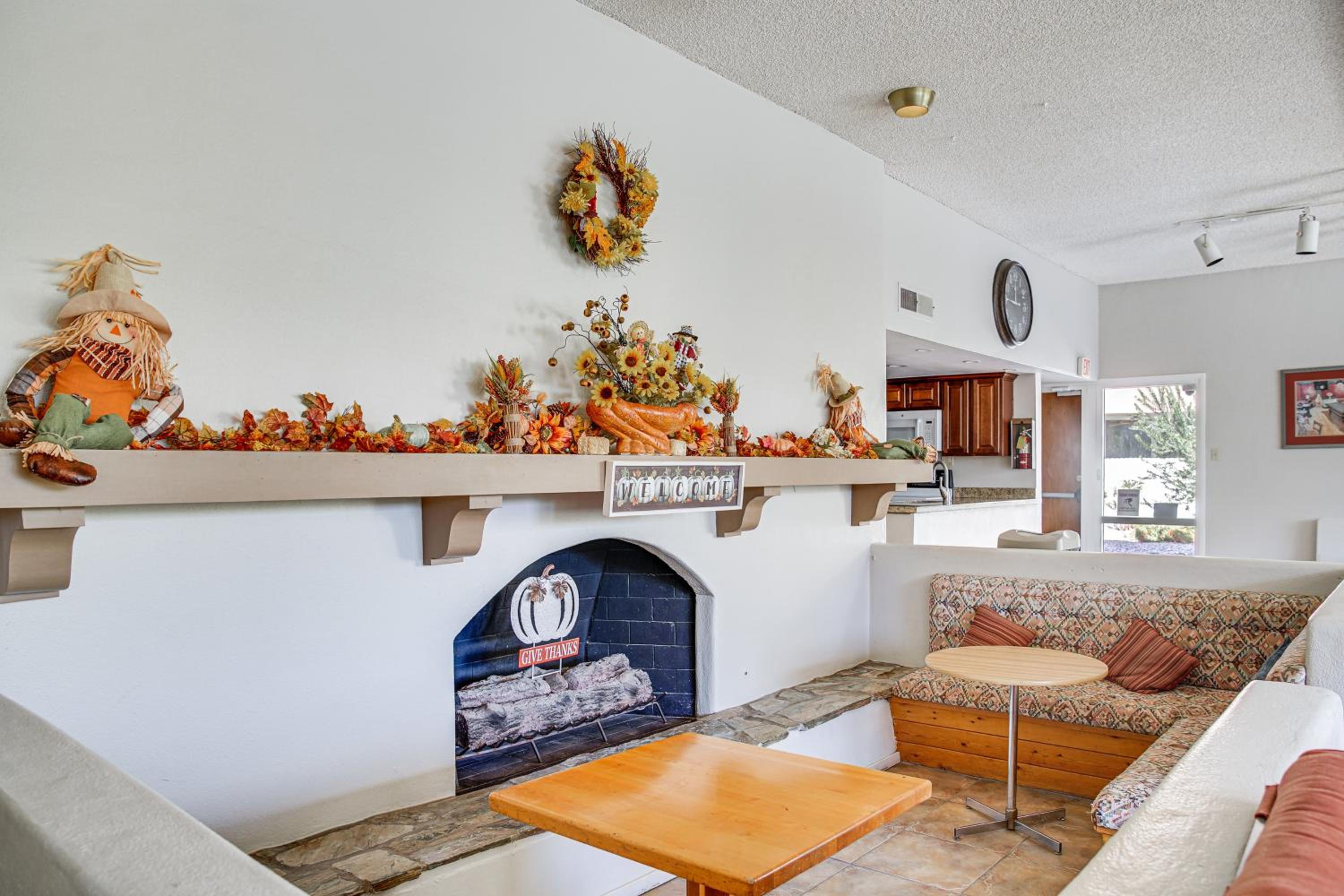 Less Than 1 Mi to Fashion Square Condo with Community Perks