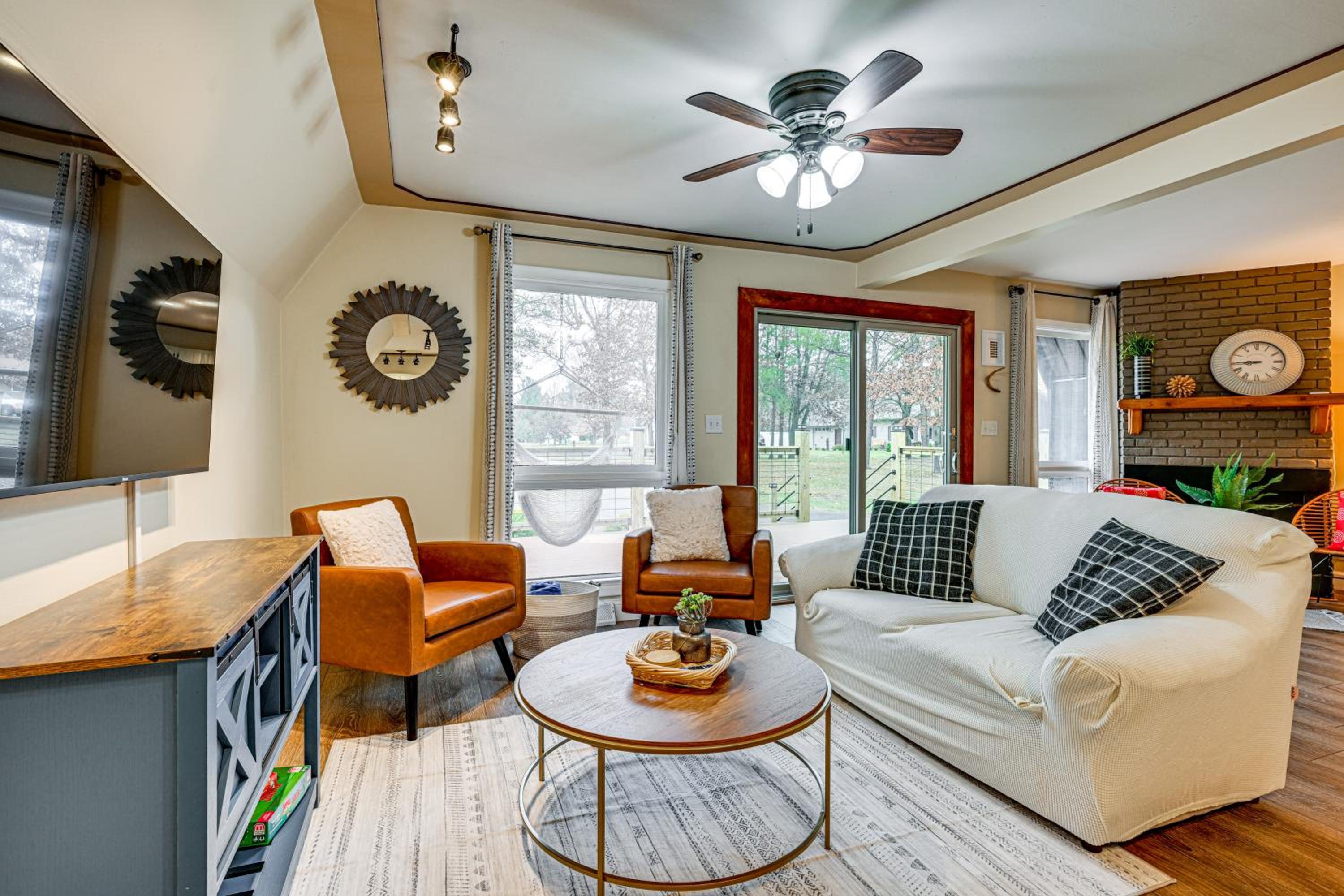 Cozy A-Frame Cabin Steps to Lake Camelot Beach!
