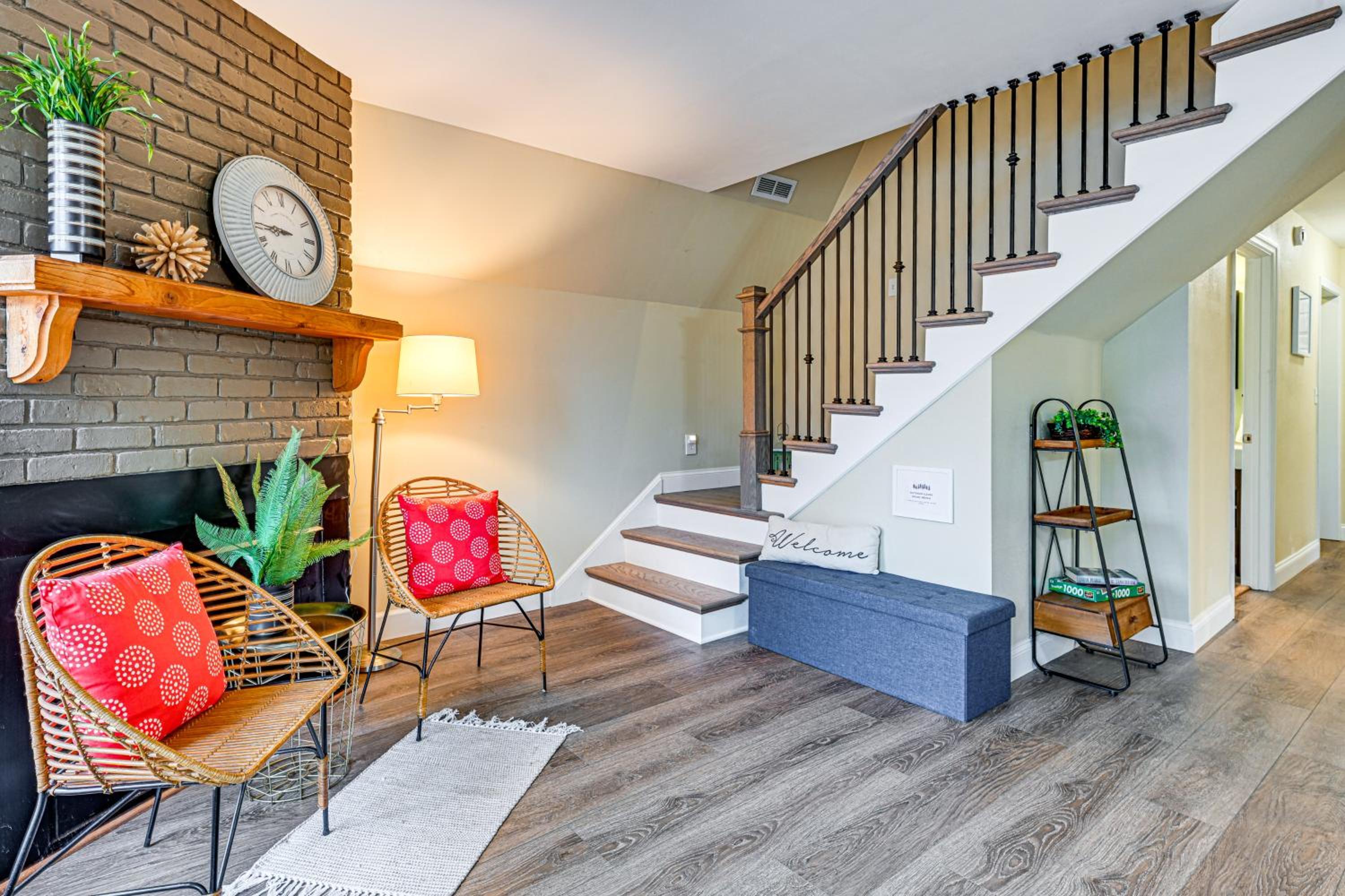 Cozy A-Frame Cabin Steps to Lake Camelot Beach!