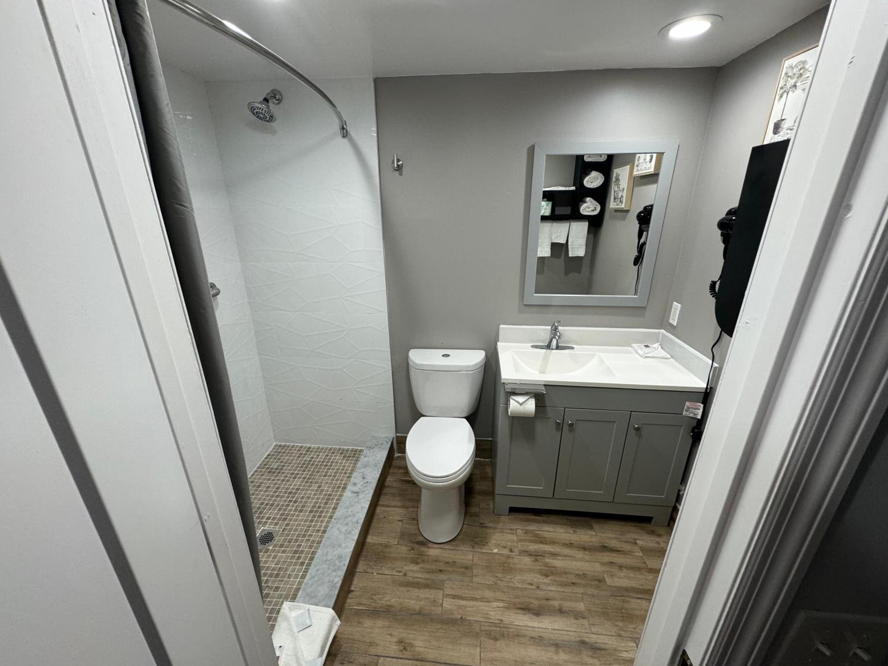 Englewood Inn & Suites