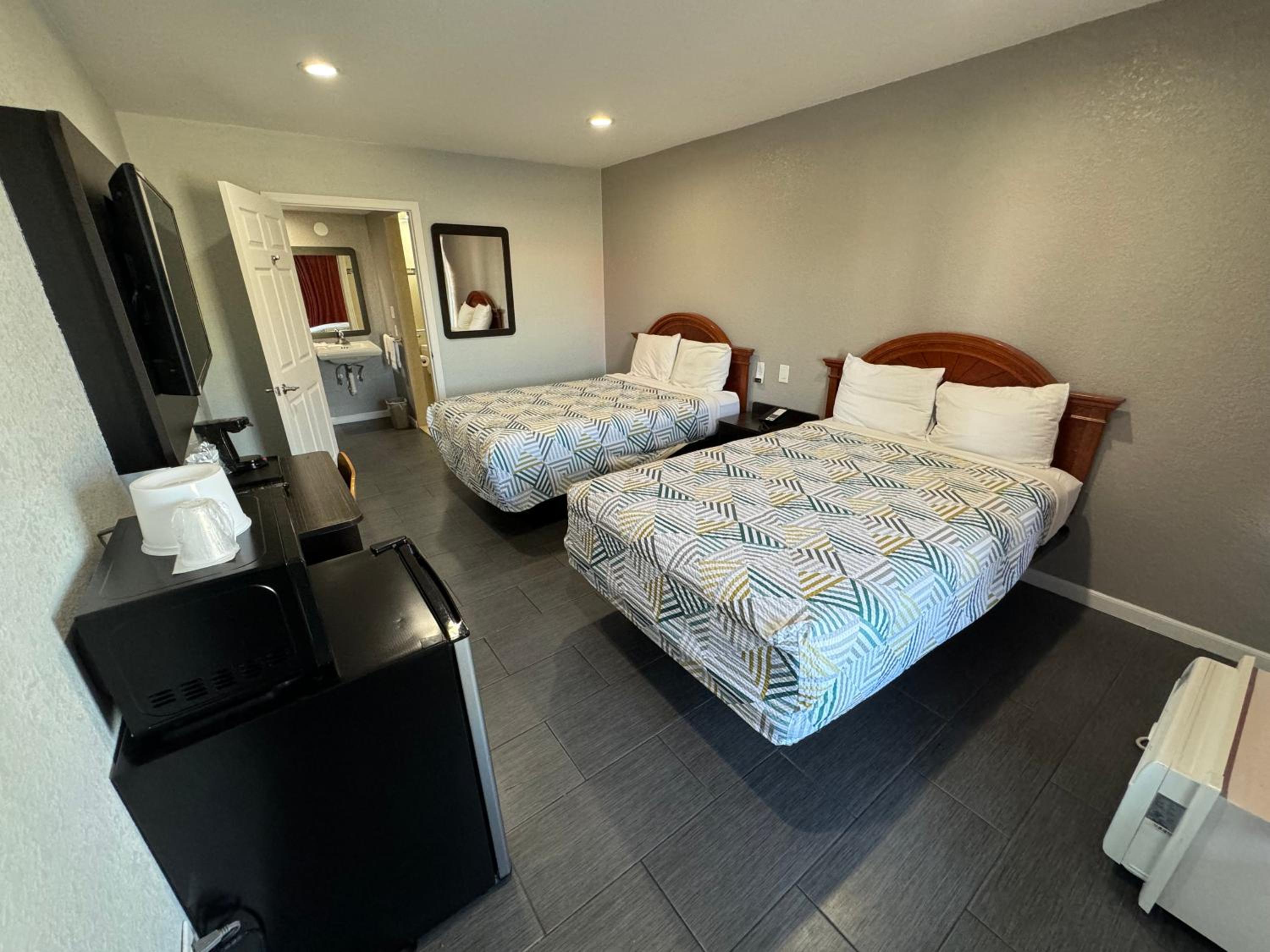 Englewood Inn & Suites